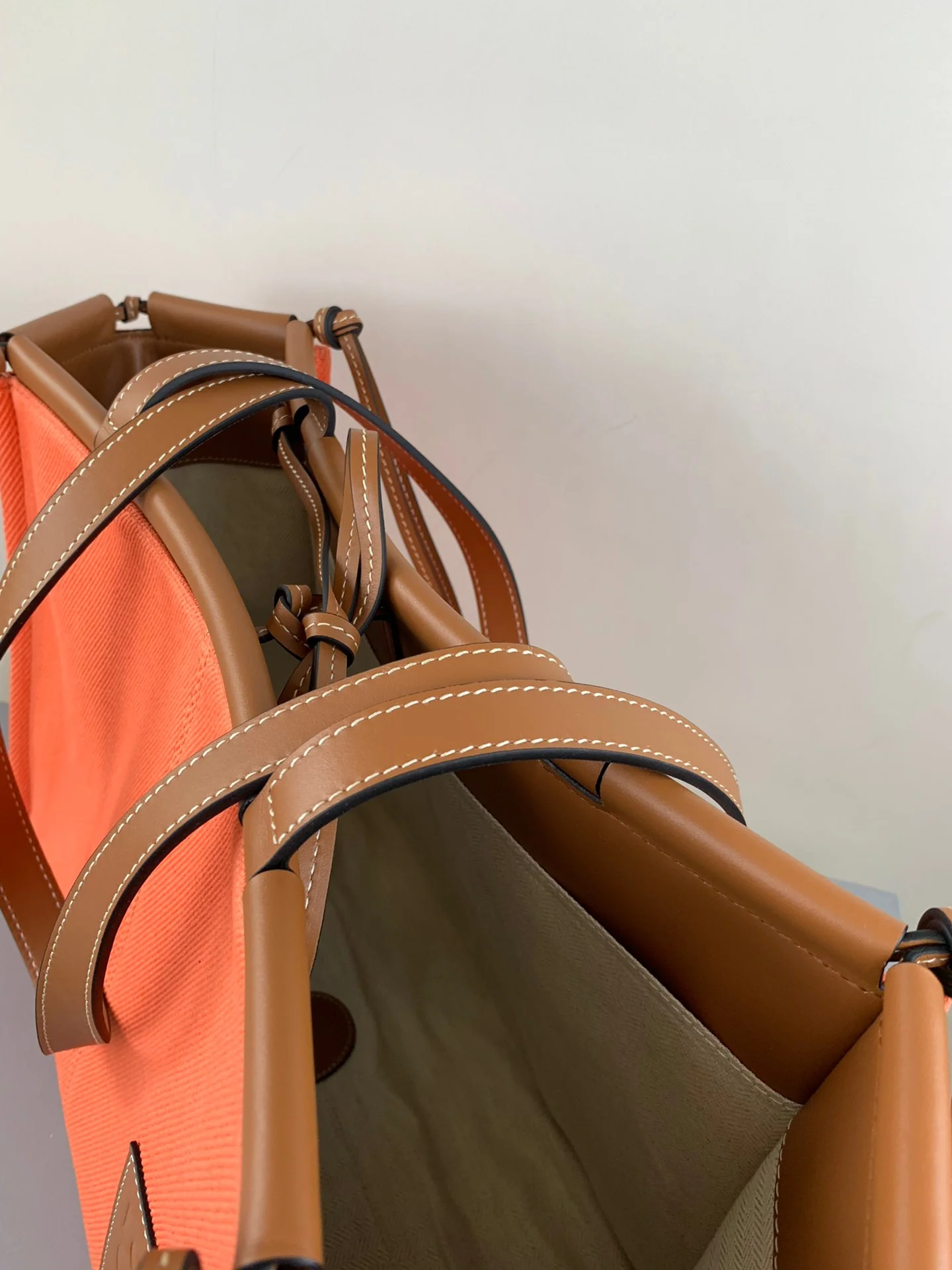 Сумка-тоут Loewe с подушкой, оранжево-коричневая кожа