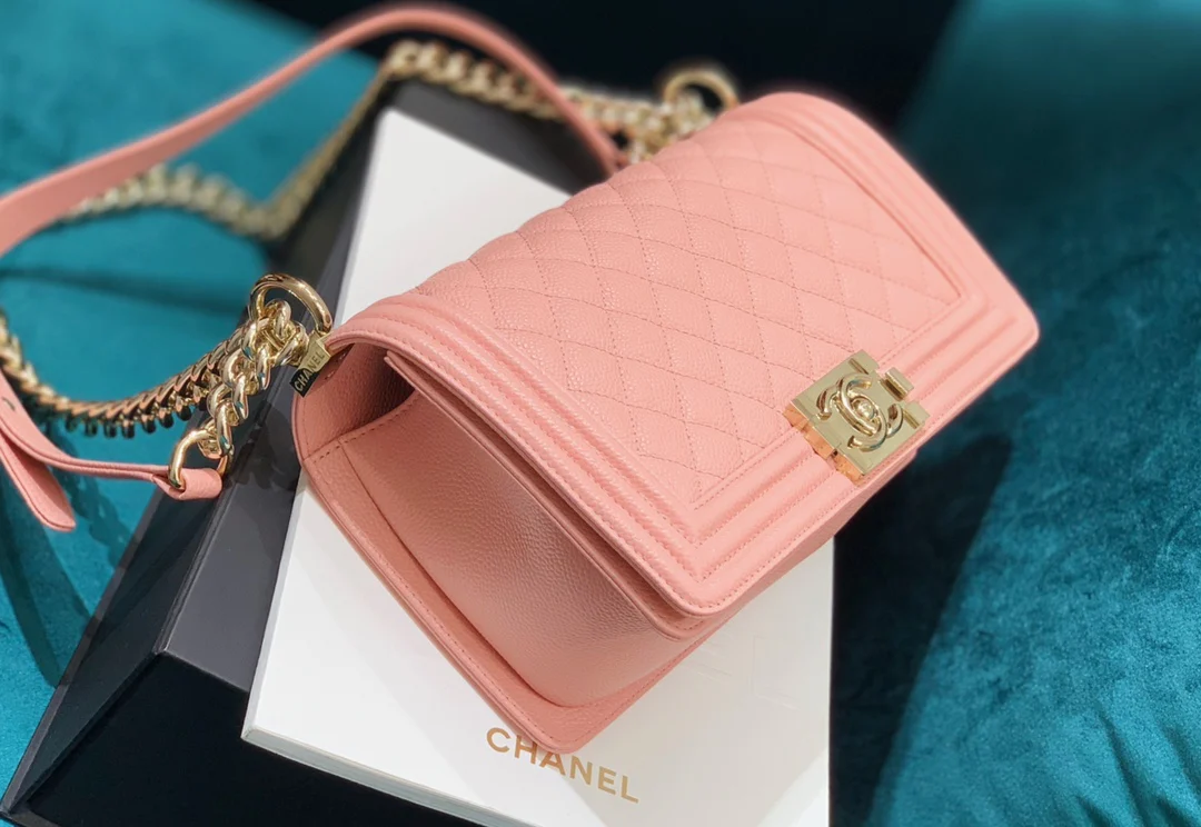 Chanel-boy-25cm-40