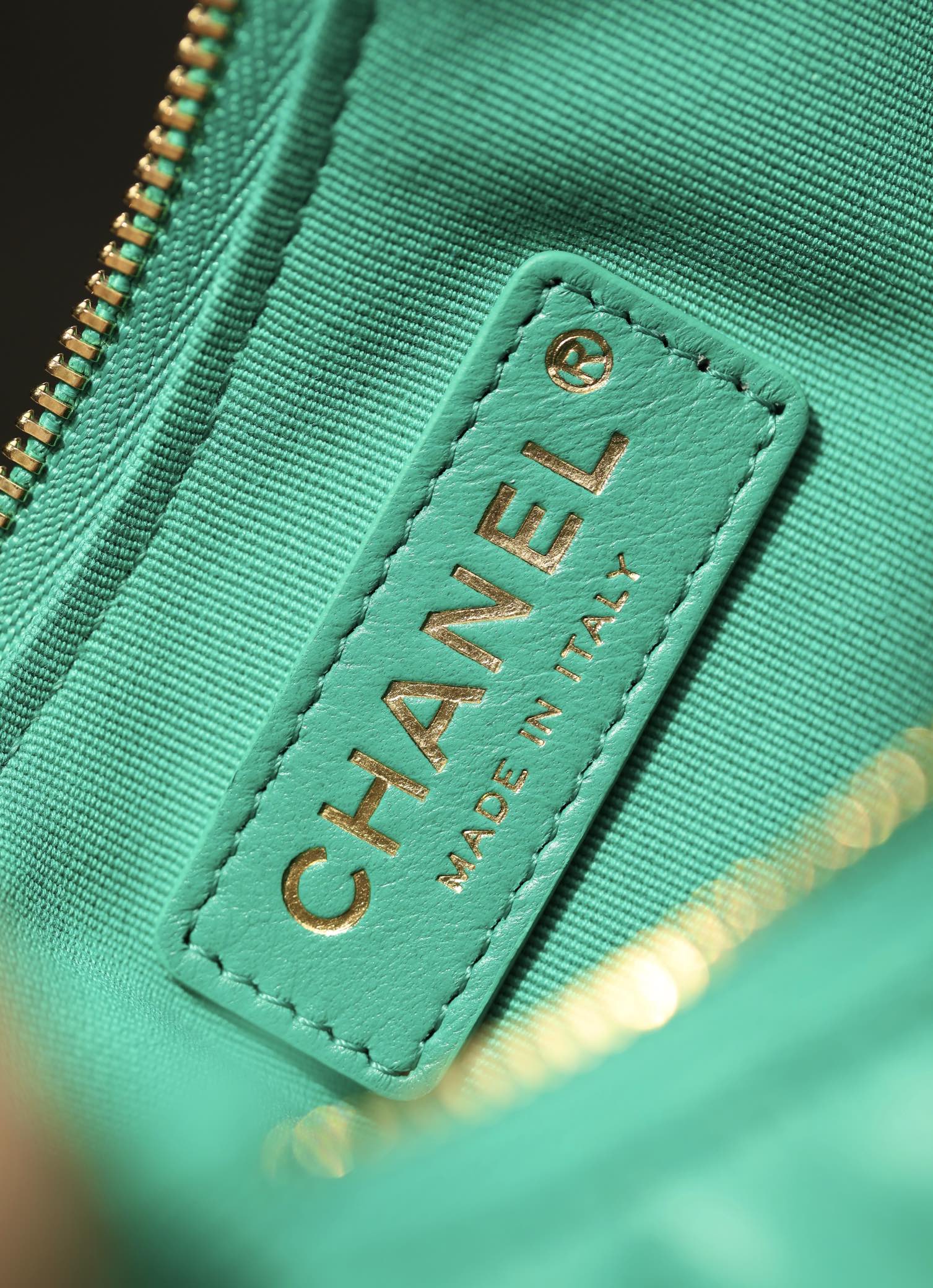 Новинка сезона весна/лето 2023 от Chanel - сумка ?Полумесяц? - маленькая - зеленая