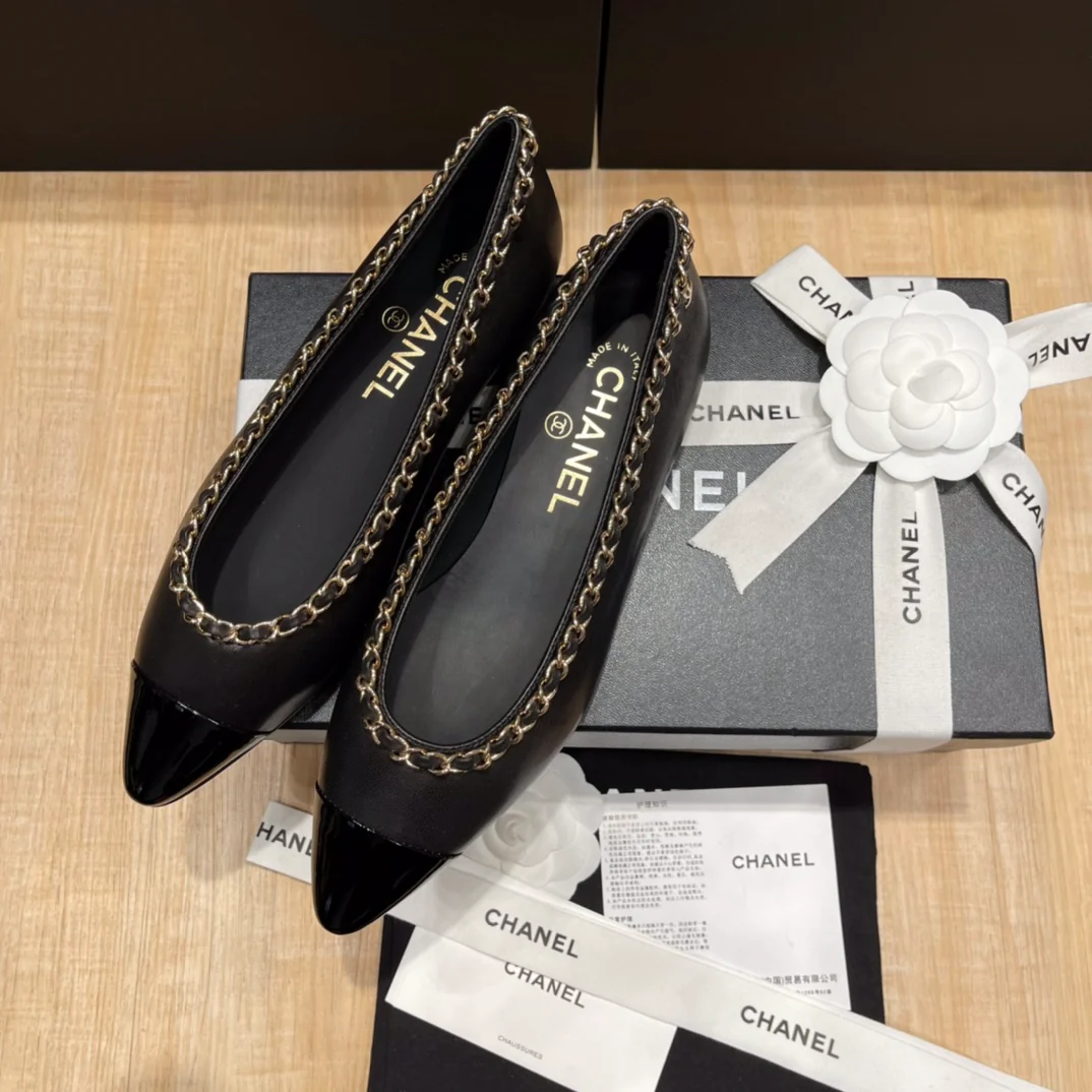 Chanel - Черные балетки с цепочкой