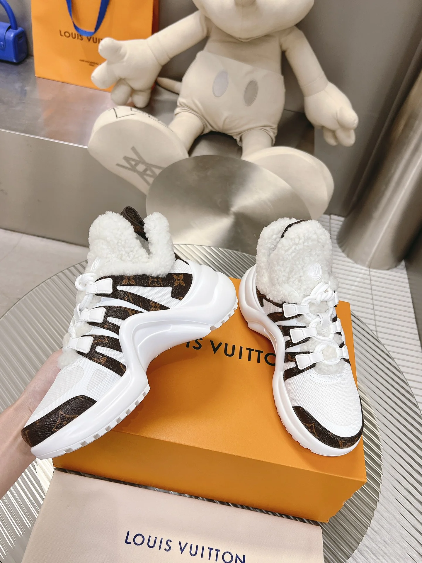 LV - Массивные туфли из шелковой кожи - Бело-коричневые