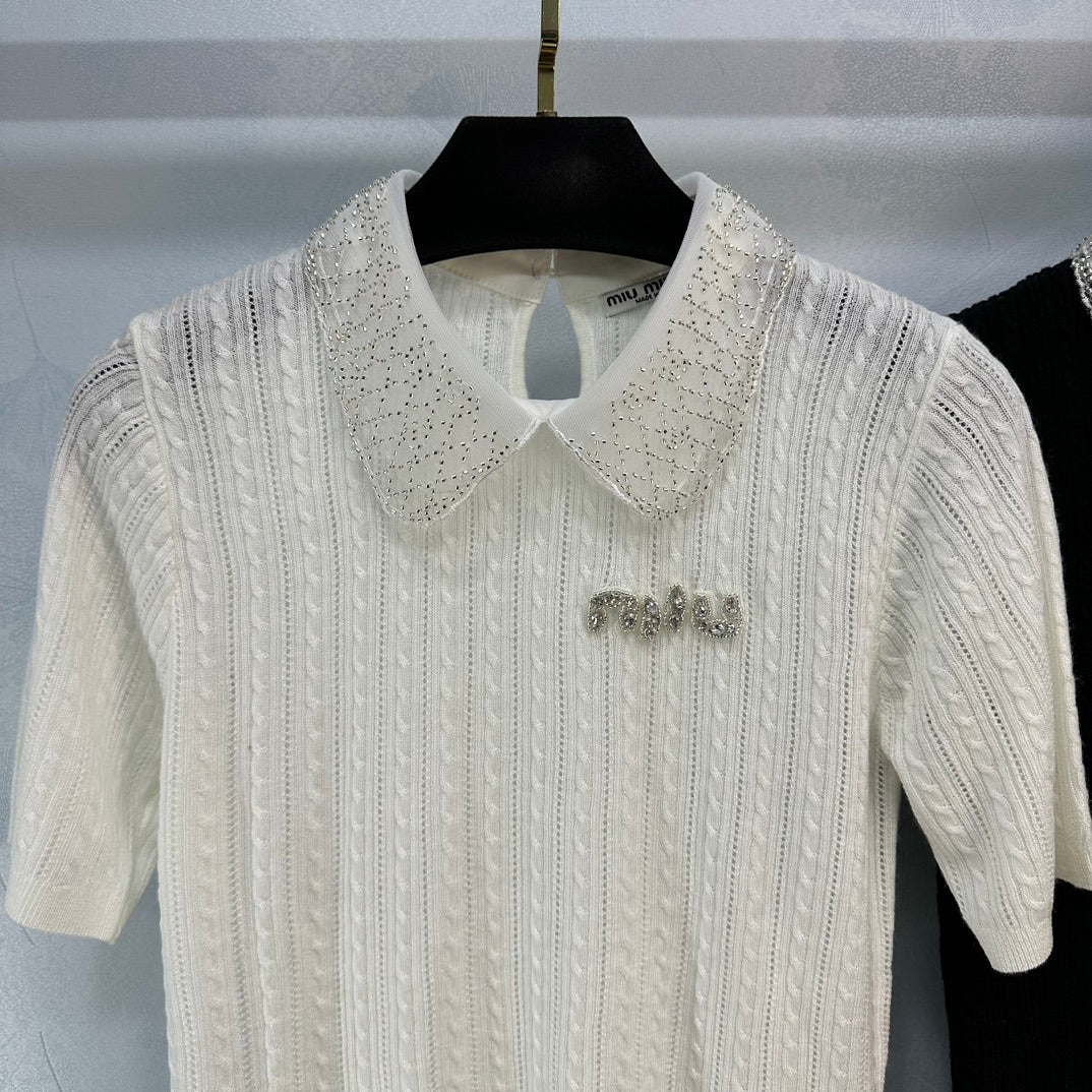 Miu Miu-2404-24 Новая коллекция ?Ранняя весна?: Прочная трикотажная футболка с коротким рукавом и воротником ?Питер Пэн? с бисером.