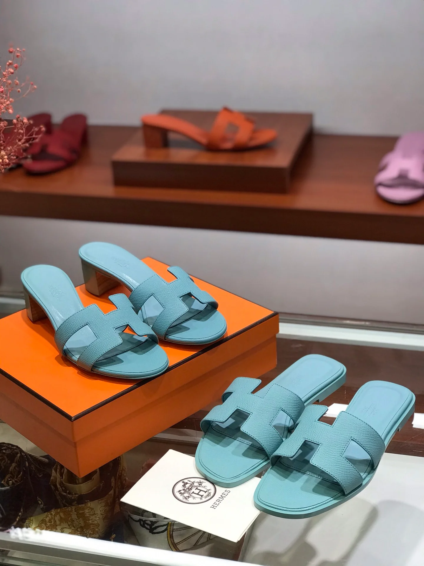 Новинка весны 2022 года от Hermes - плоские тапочки H - 2 шт.