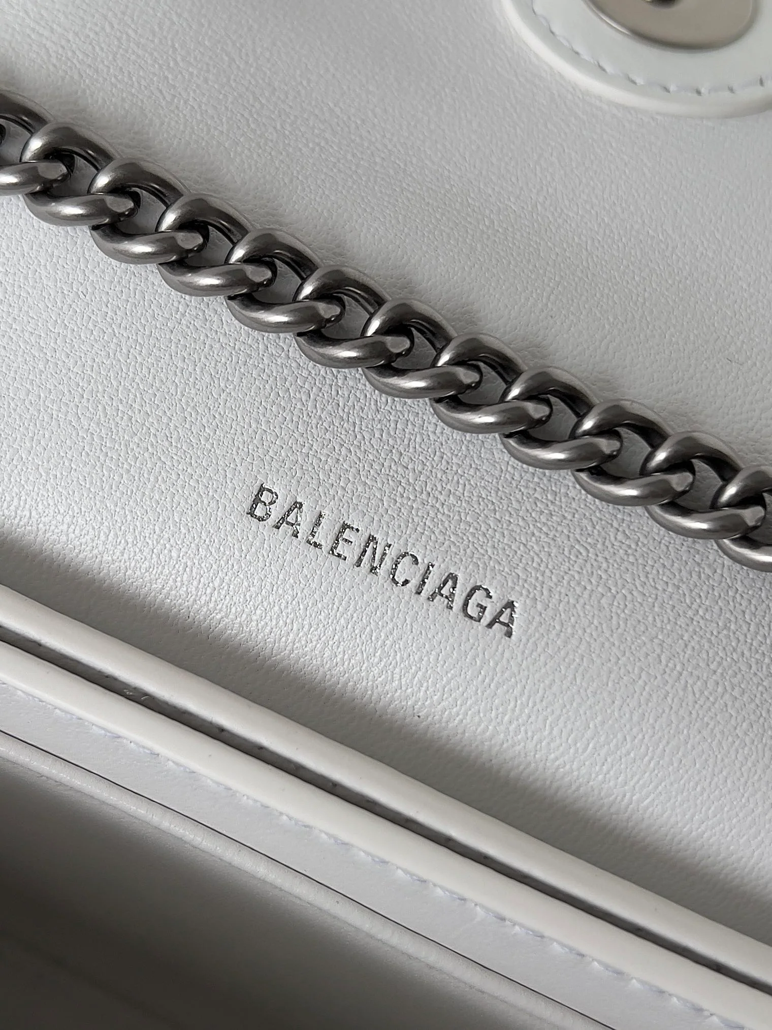 Сумка Balenciaga Chain Hourglass Bag - Mini 21 см - белая