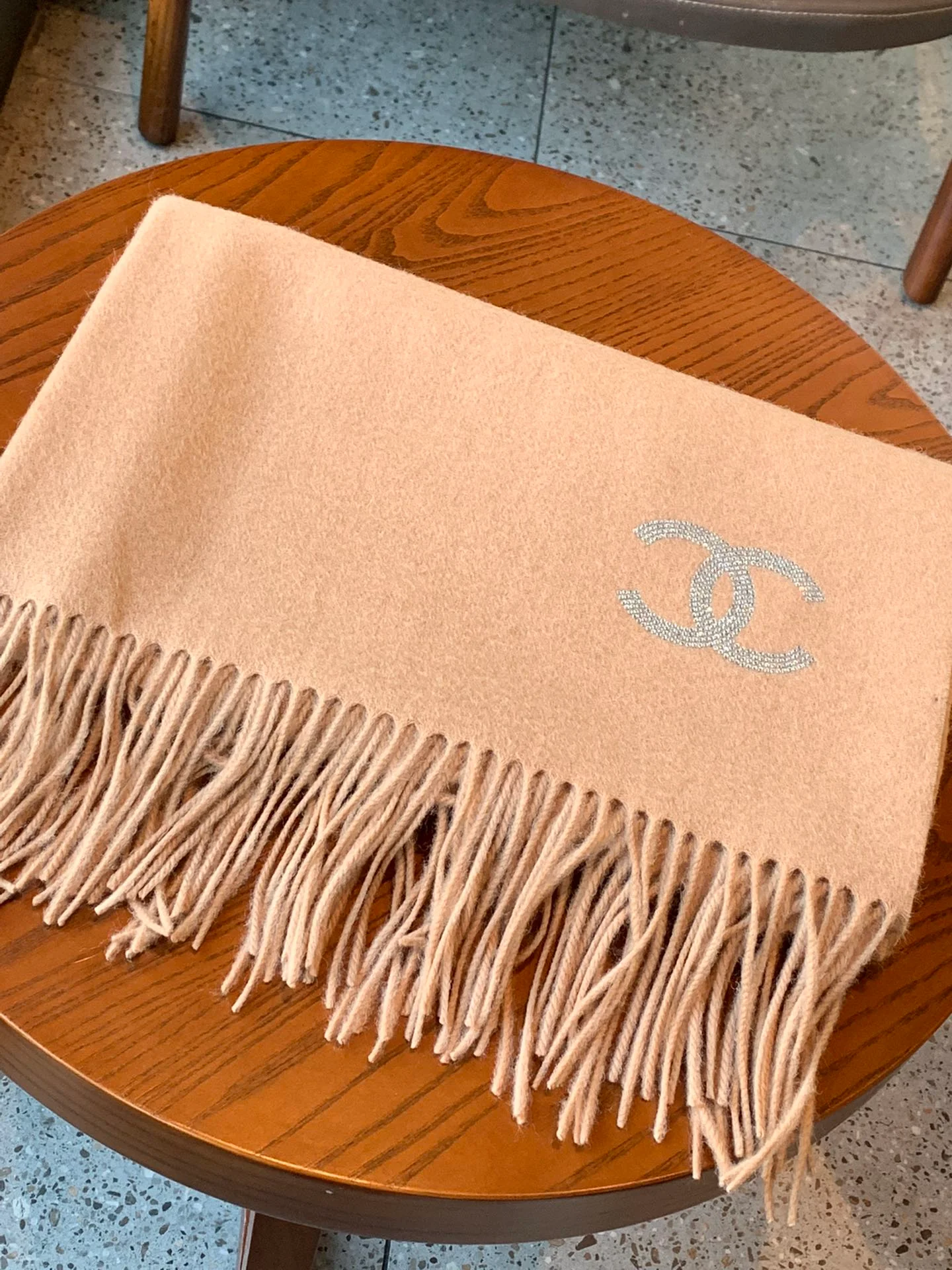 Chanel - Кашемировый шарф, украшенный бриллиантами - 180-70-102 см - Абрикосовый