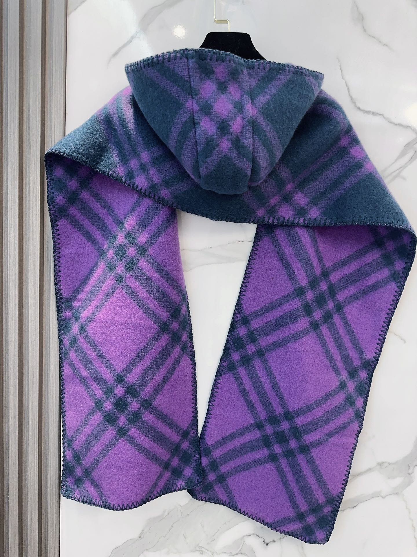 Шарф Burberry в клетку 2024 года - фиолетовый