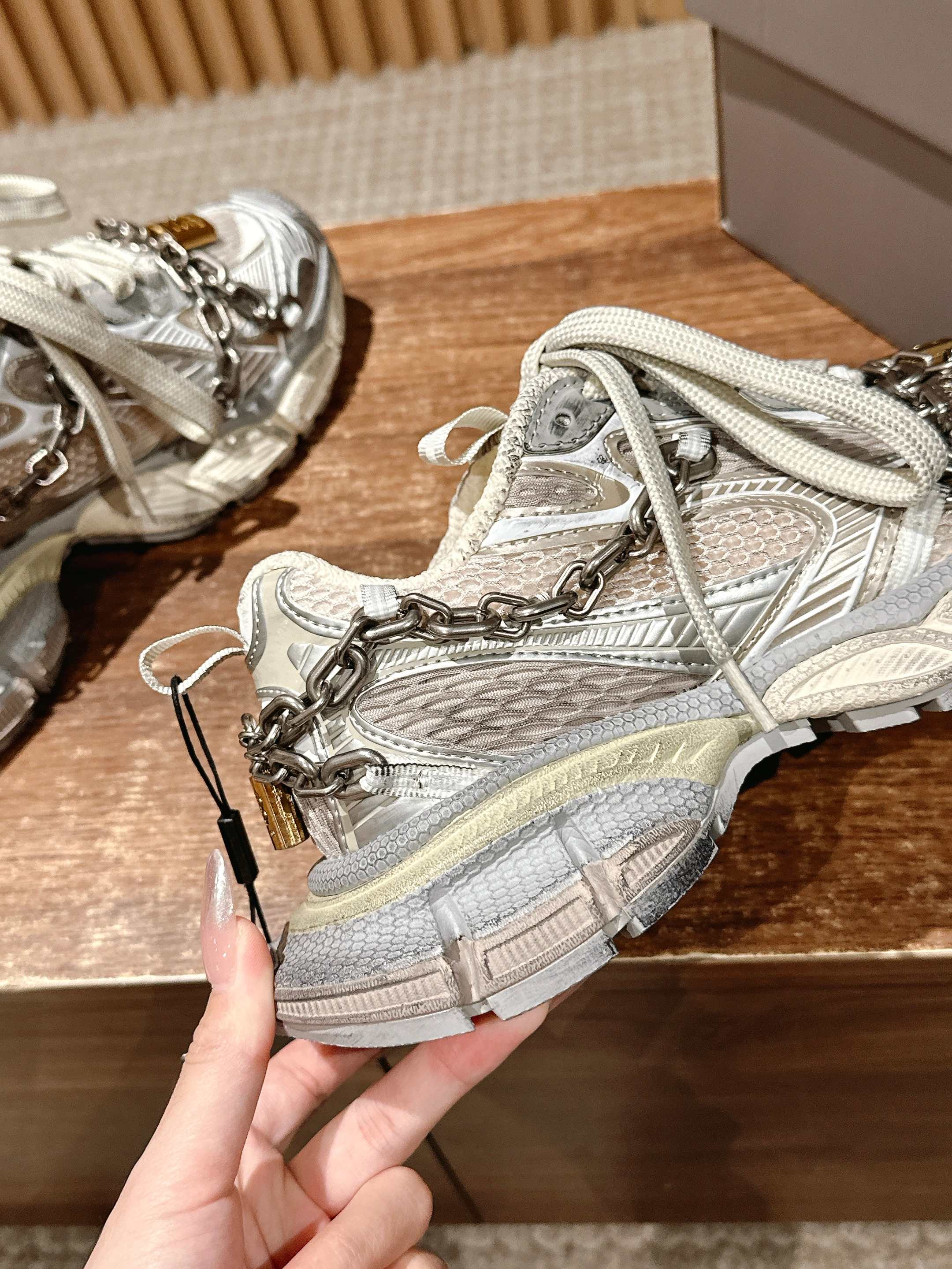 Массивные кроссовки Balenciaga — парный стиль — серебристые