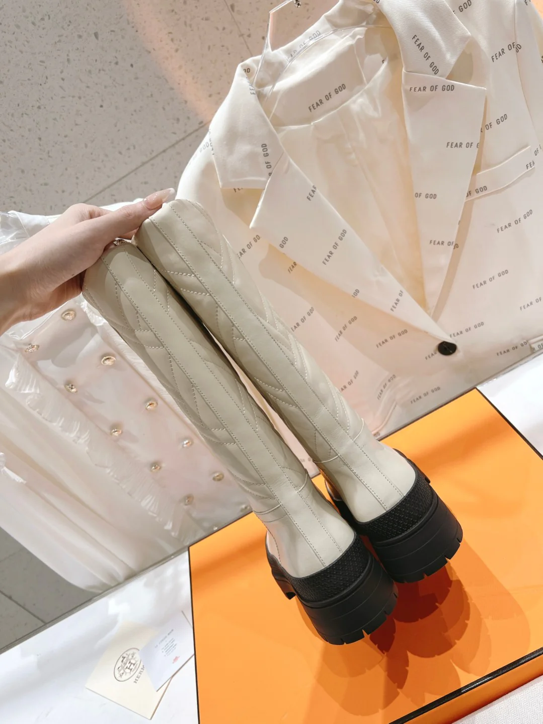 Новинка сезона осень/зима 2023 от Hermes - Ботинки на платформе - Off White