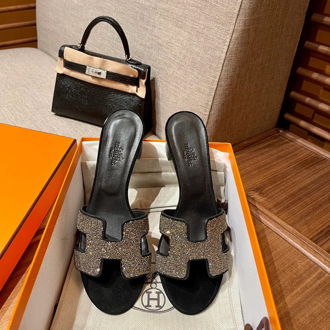 Босоножки Hermes-H на среднем каблуке с бриллиантовой гравировкой-2