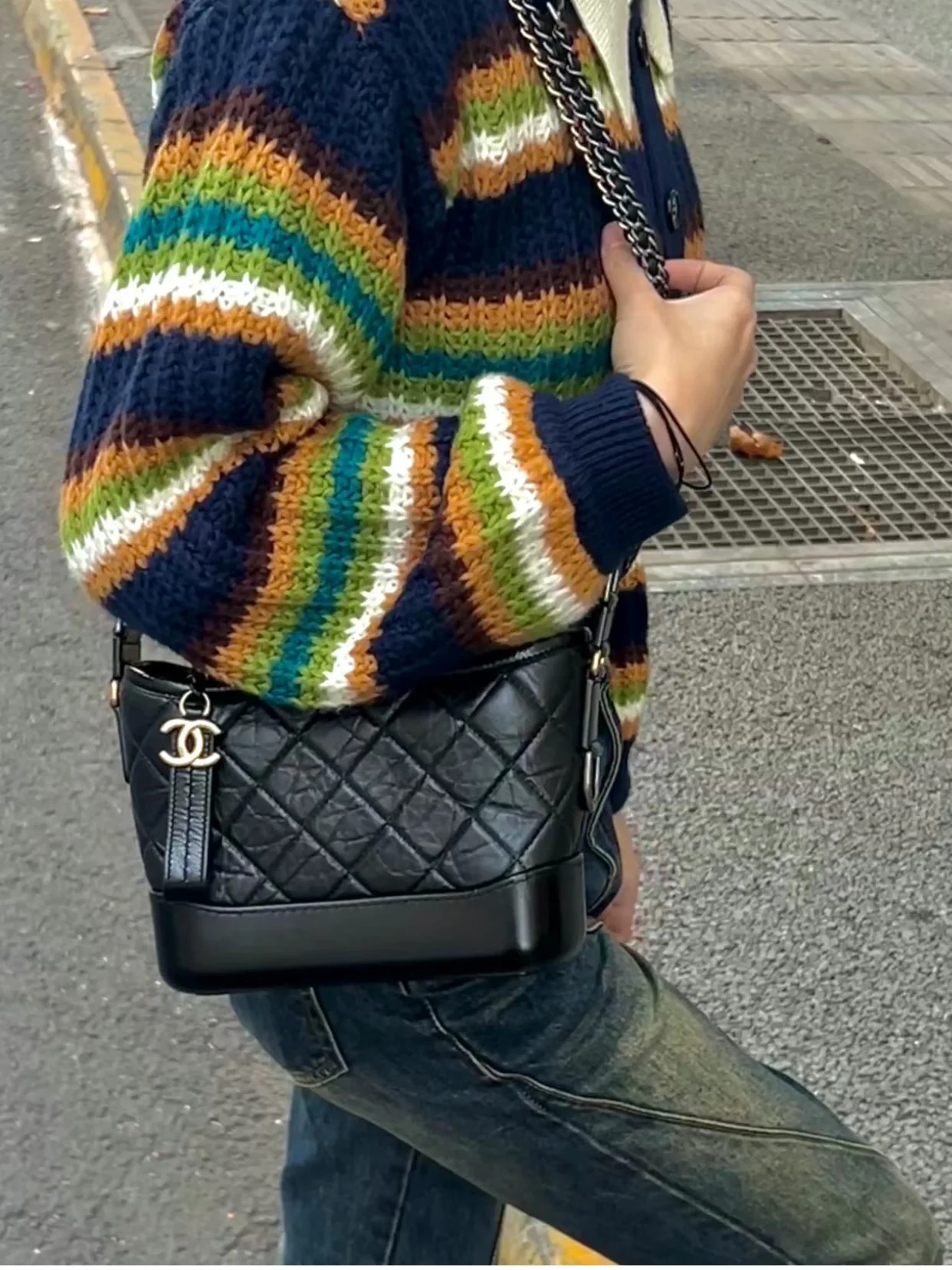 Маленькая сумка-хобо Chanel Garbielle - черная