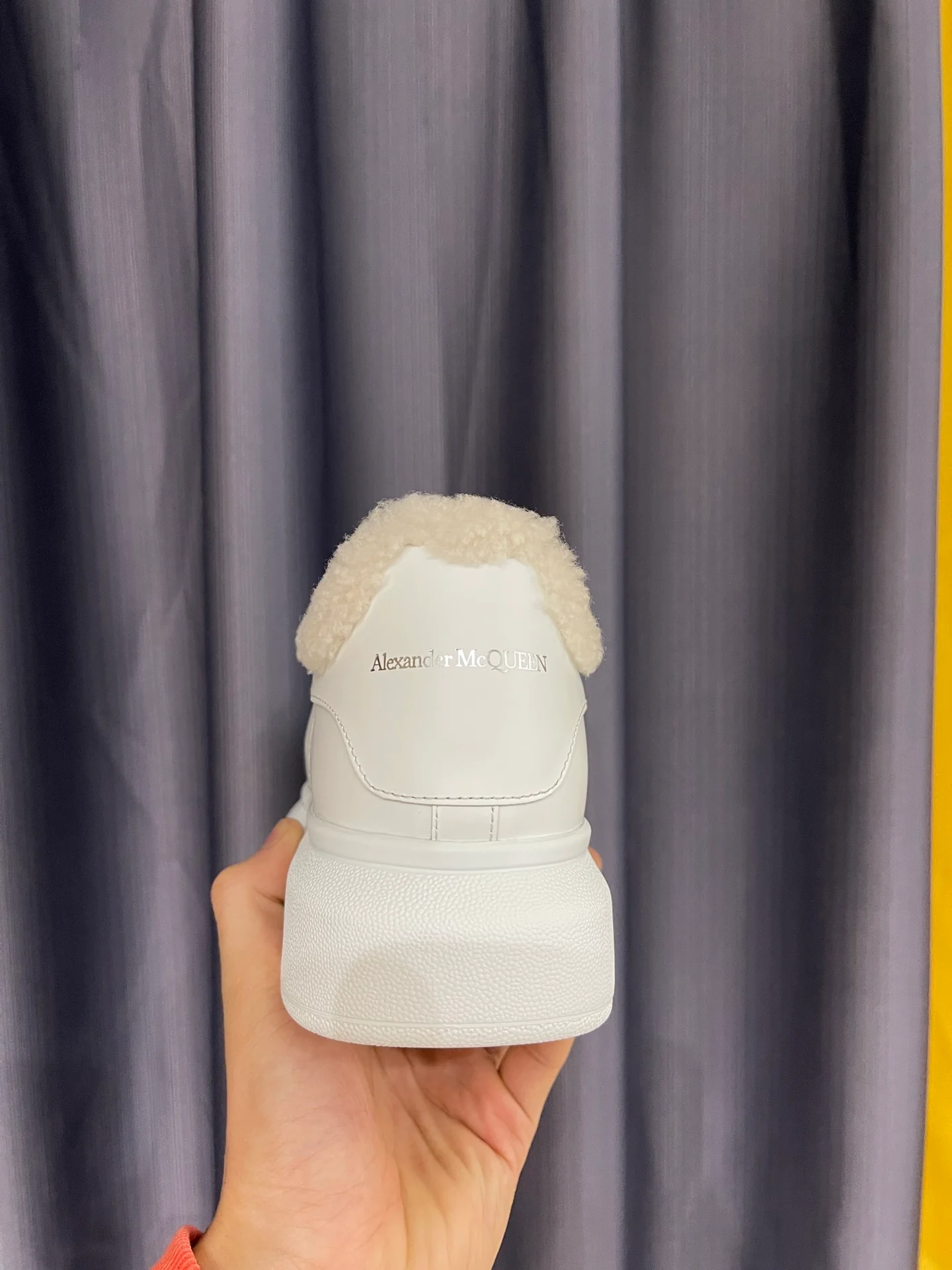 Классические белые кроссовки McQueen - Унисекс - Полностью белая кожа - Овечья шерсть - Премиум-издание - 1