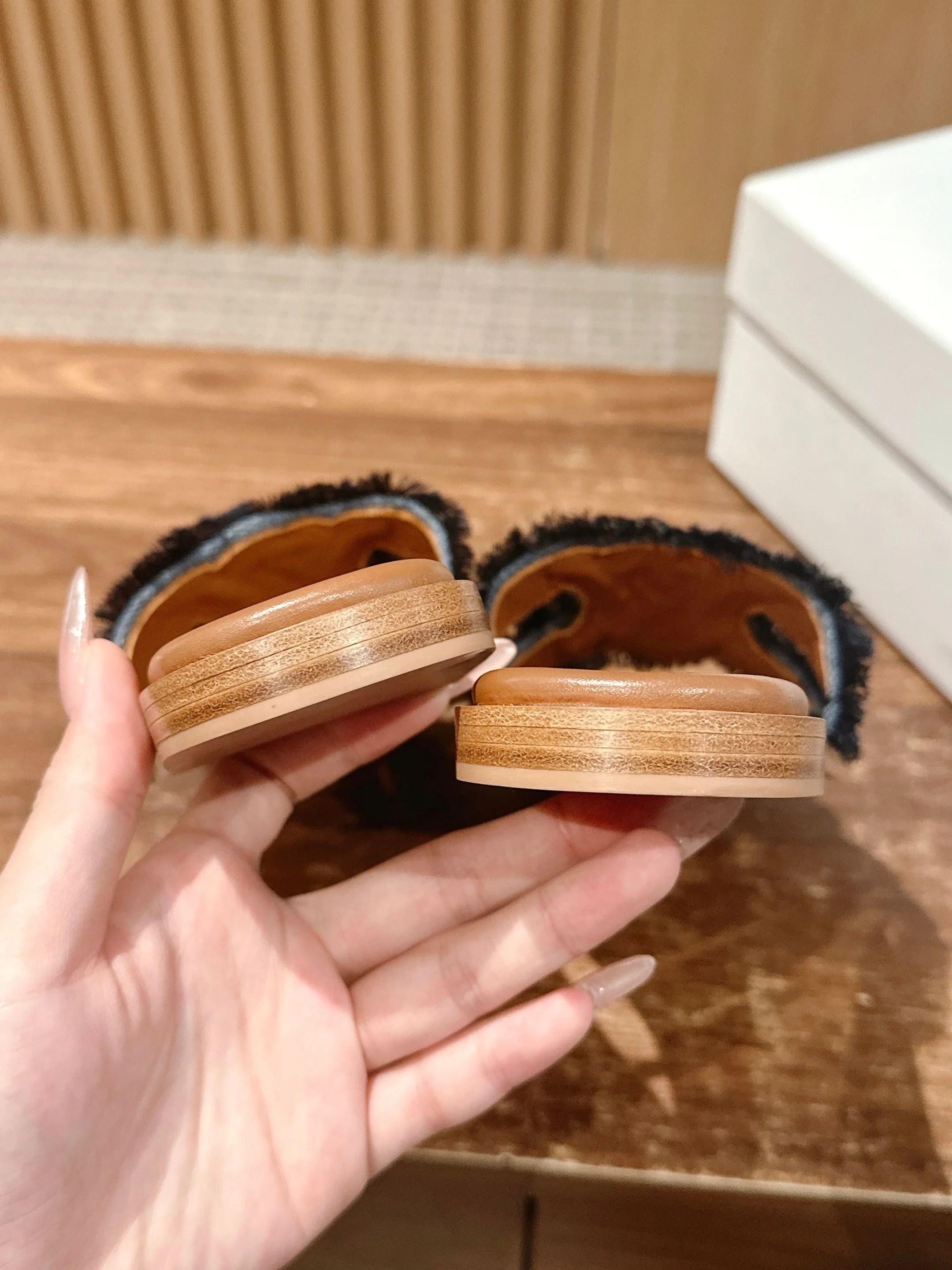 Тапочки Celine Arc de Triomphe - джинсово-синие