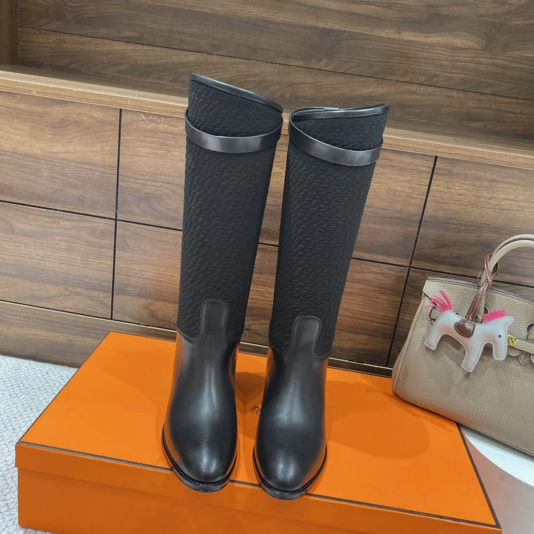 Новинка сезона осень/зима 2022 от Hermes - Ботинки Kelly с тиснением - Черные