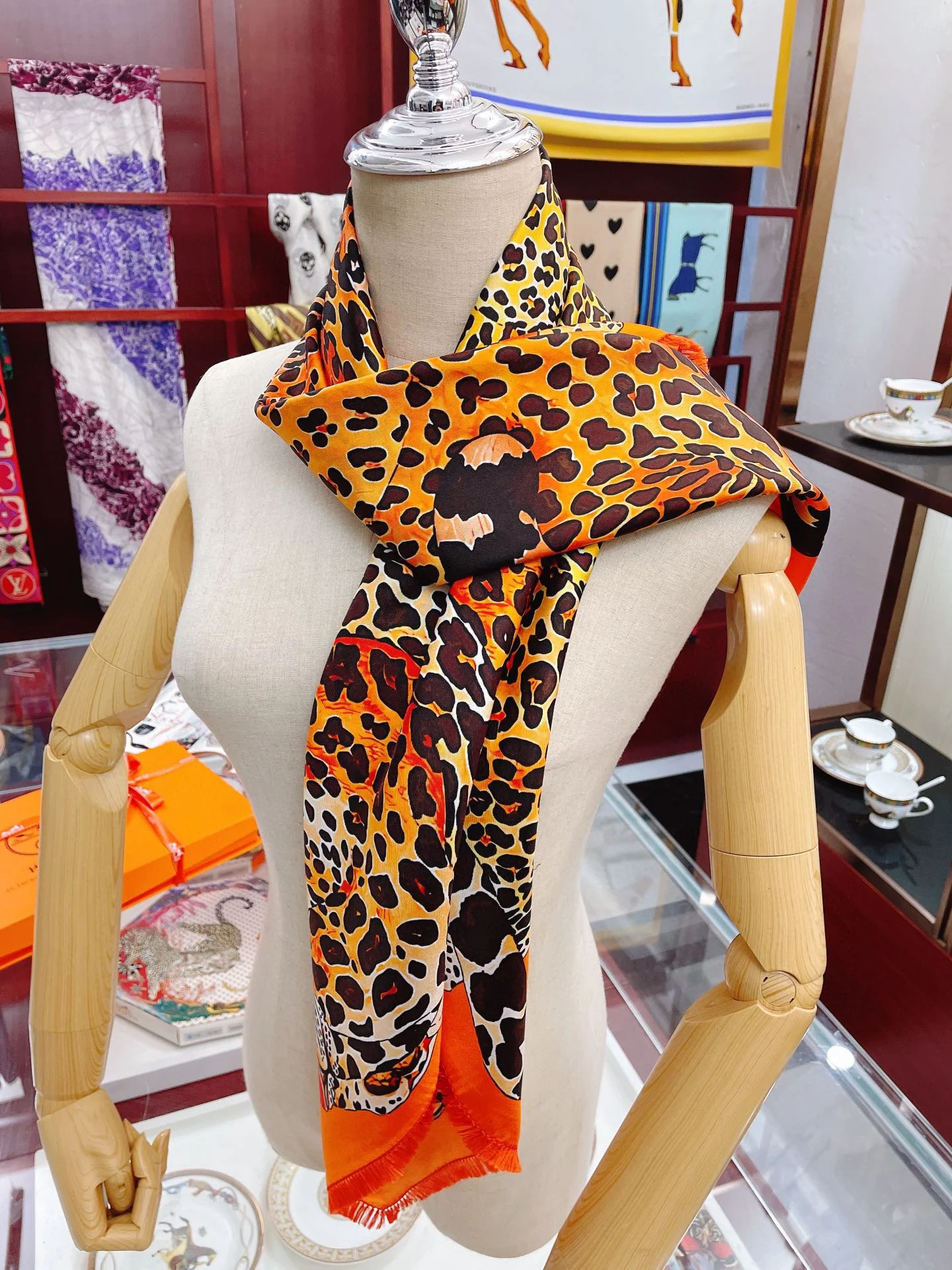 Hermes - шарф Lazy Leopard 90