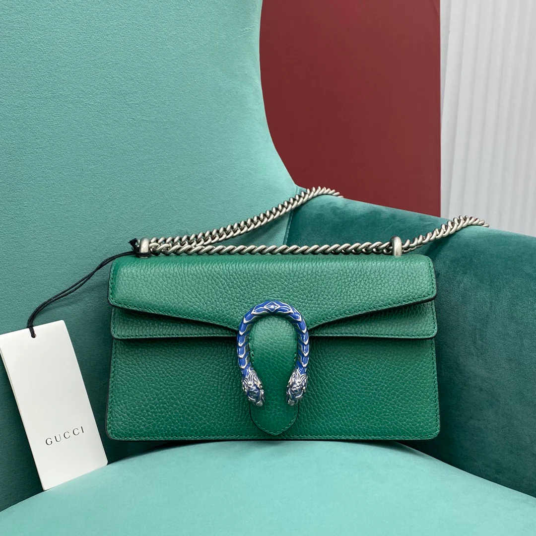 Сумка Gucci Dionysus зеленого цвета с зернистой текстурой.