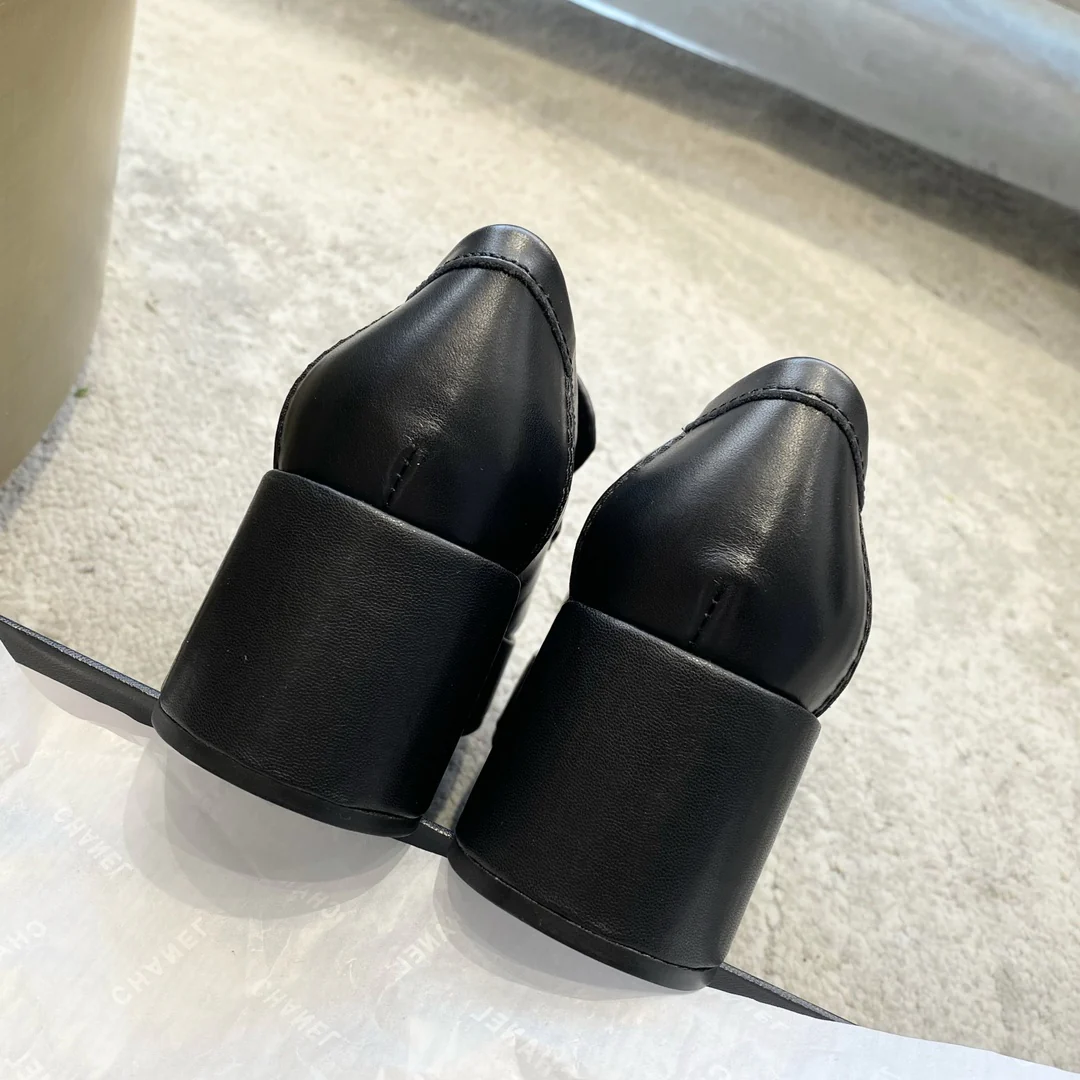 Новинка сезона весна/лето 2023 от Chanel - Лоферы на платформе - Черные