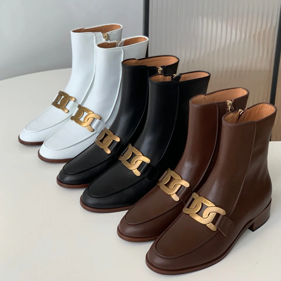 Tods - Новинка сезона осень/зима 2022 - Ботильоны на толстом каблуке крупной вязки с золотой пряжкой