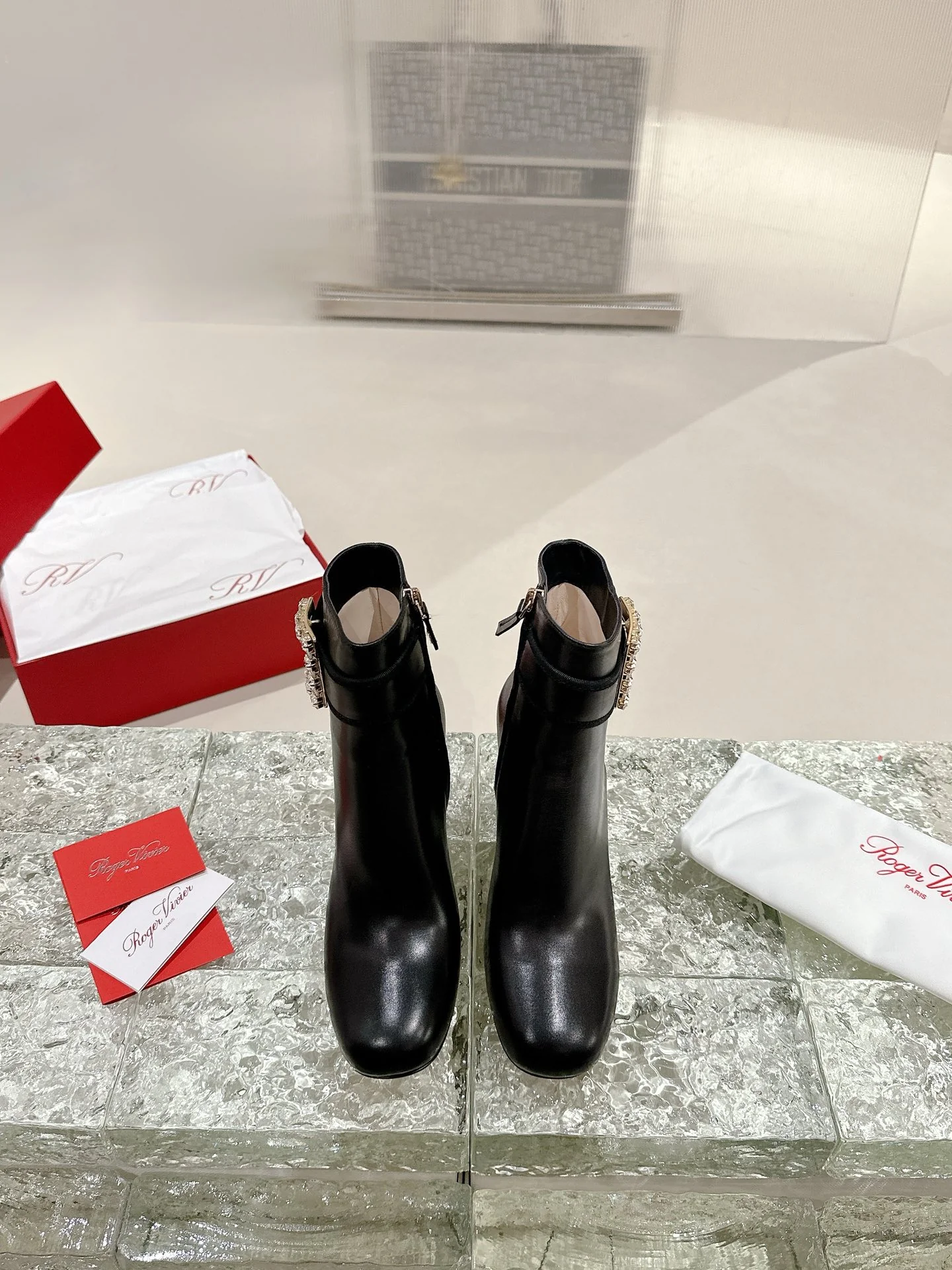 Кожаные сапоги на высоком каблуке RV-2024 - черные