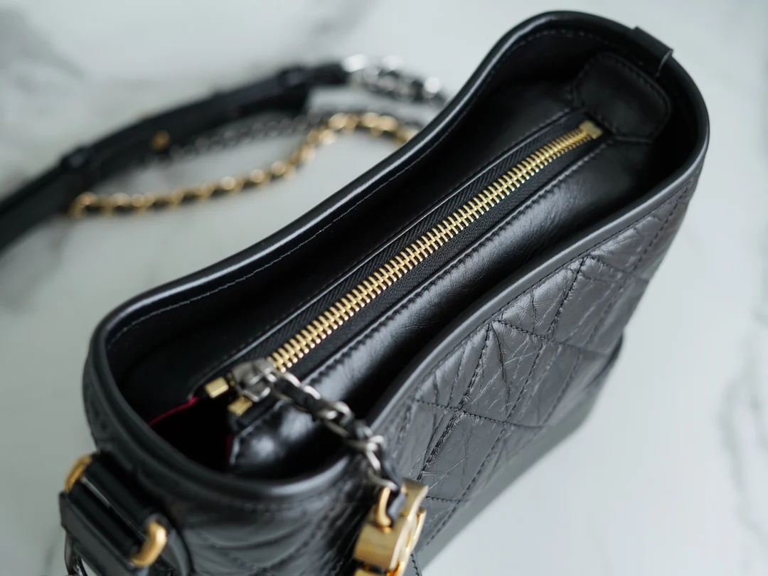 Сумка-хобо Chanel - черная, маленькая, 20 см