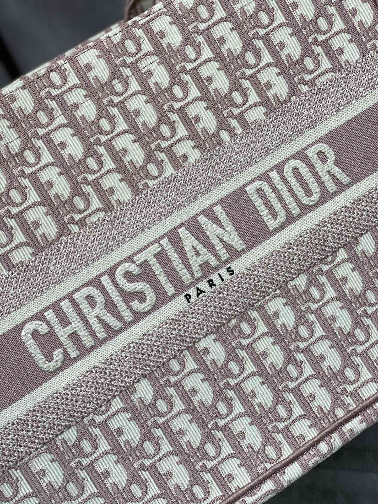 Сумка Dior Book Tote, маленький размер 36,5 см, розовая канва Monogram.