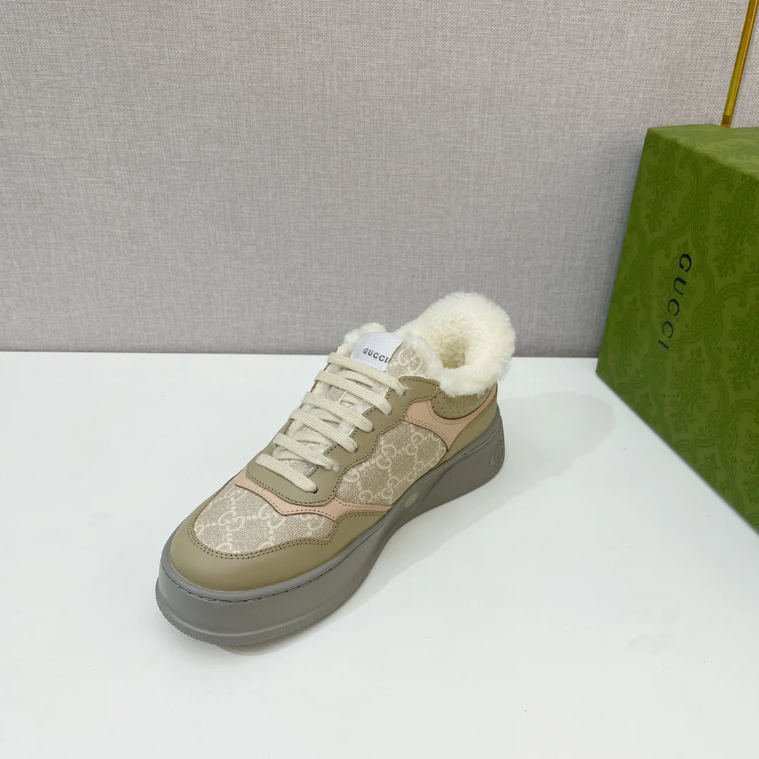 Gucci - Белые кроссовки на платформе с меховой отделкой