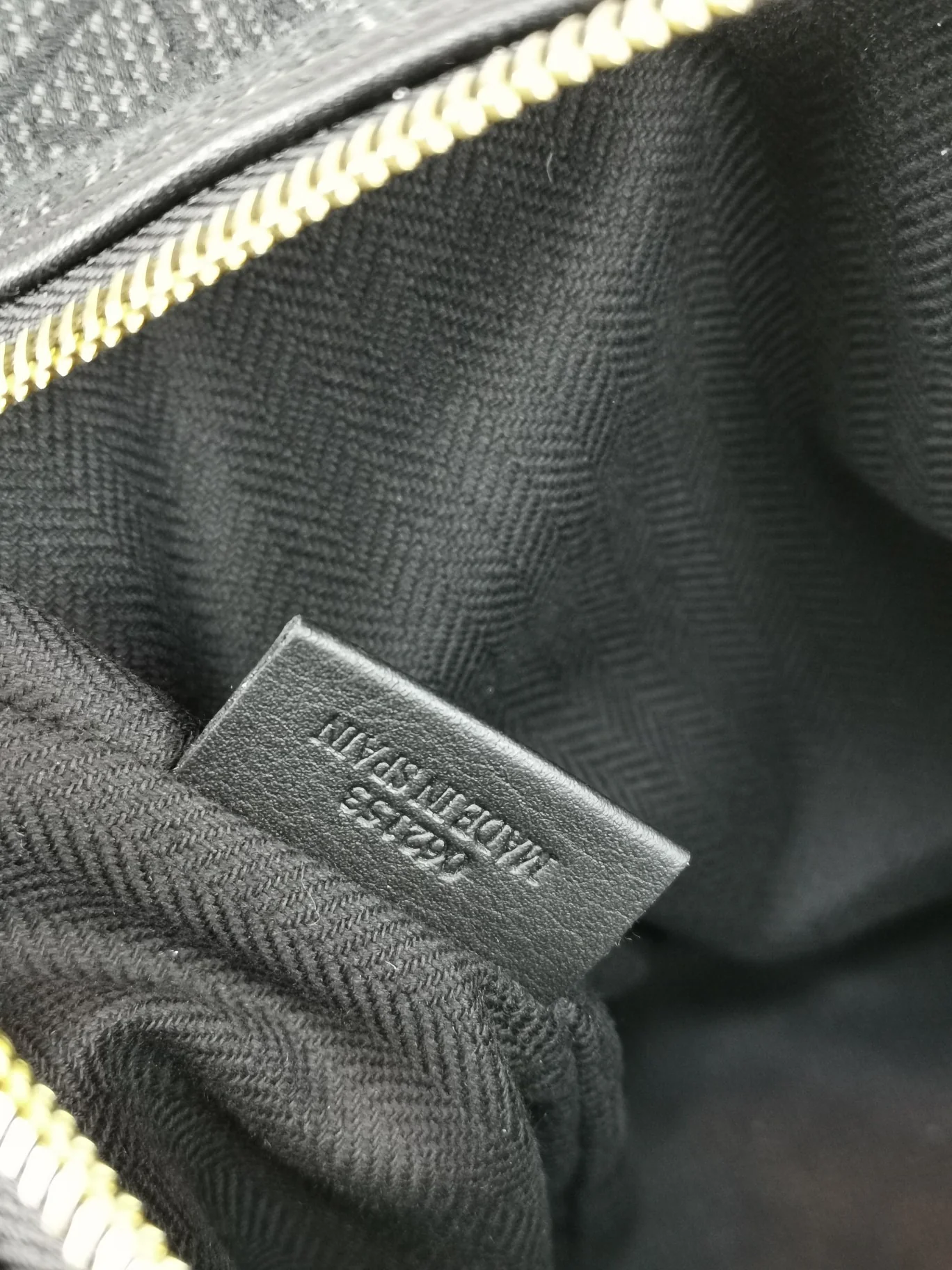 Сумка-ланчбокс Loewe-cubi - сумка из вышитой ткани.