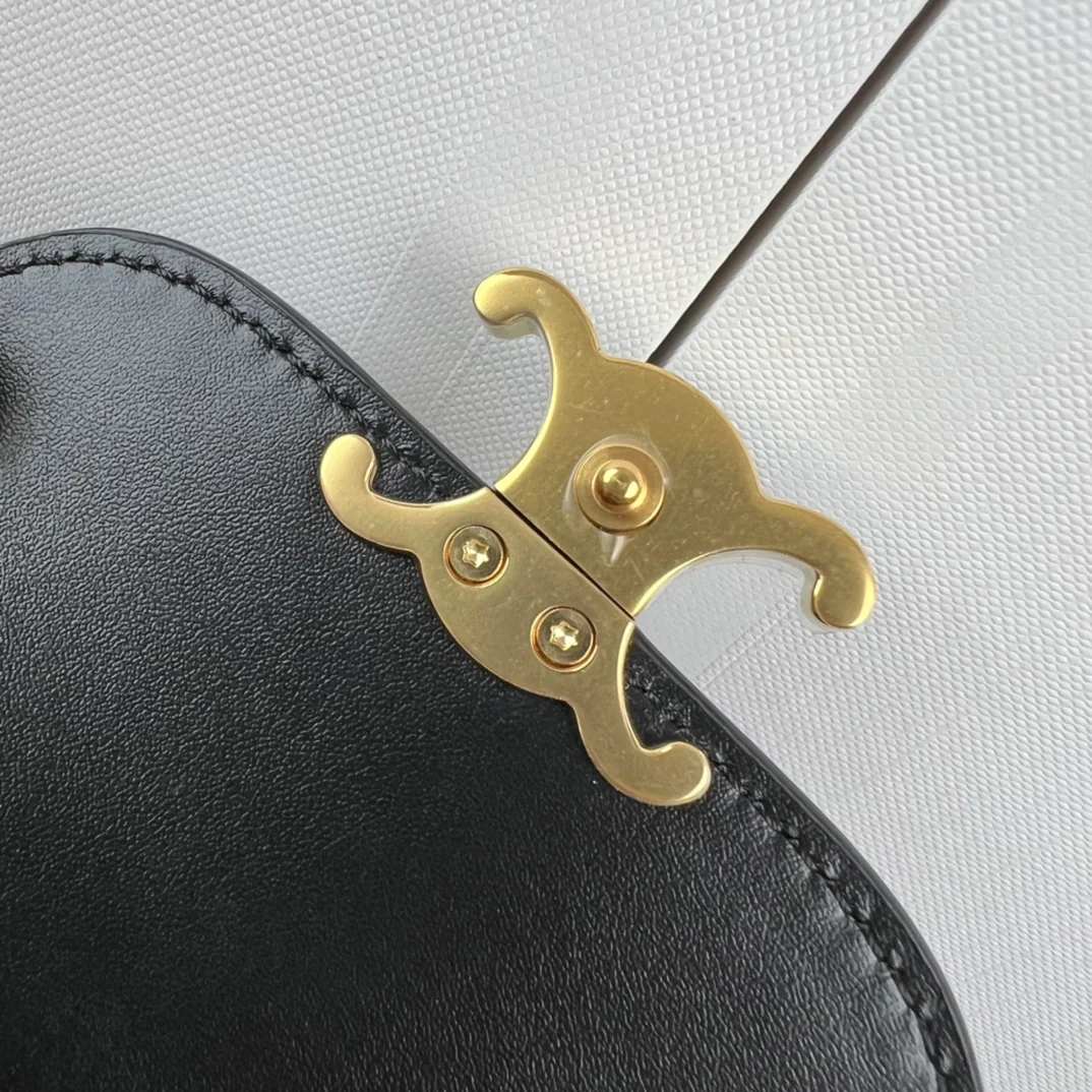 Celine-TRIOMPHE 小号光滑羊皮革钱包 黑色