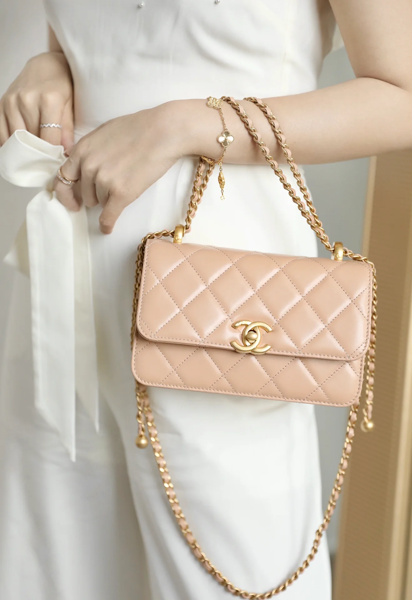 Сумка Chanel Double Gold Ball CF - кожа цвета молочного чая с золотой пряжкой - маленький размер 19 см - 1