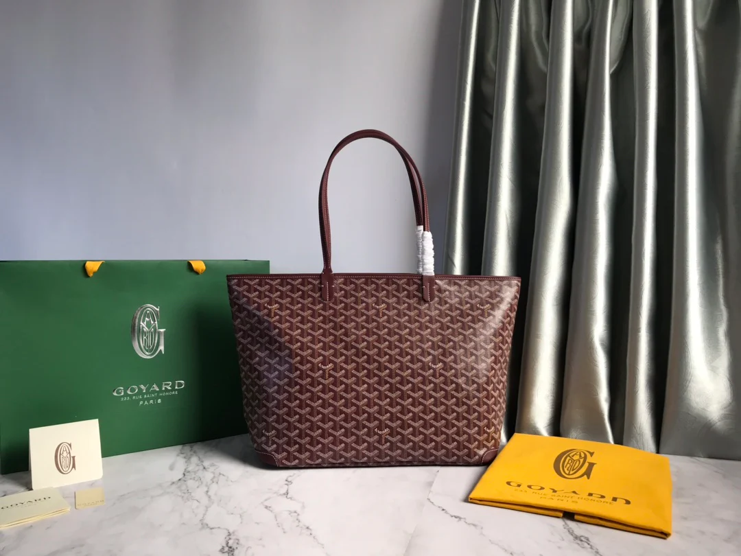 Большая сумка-тоут Goyard на молнии, бордового цвета.