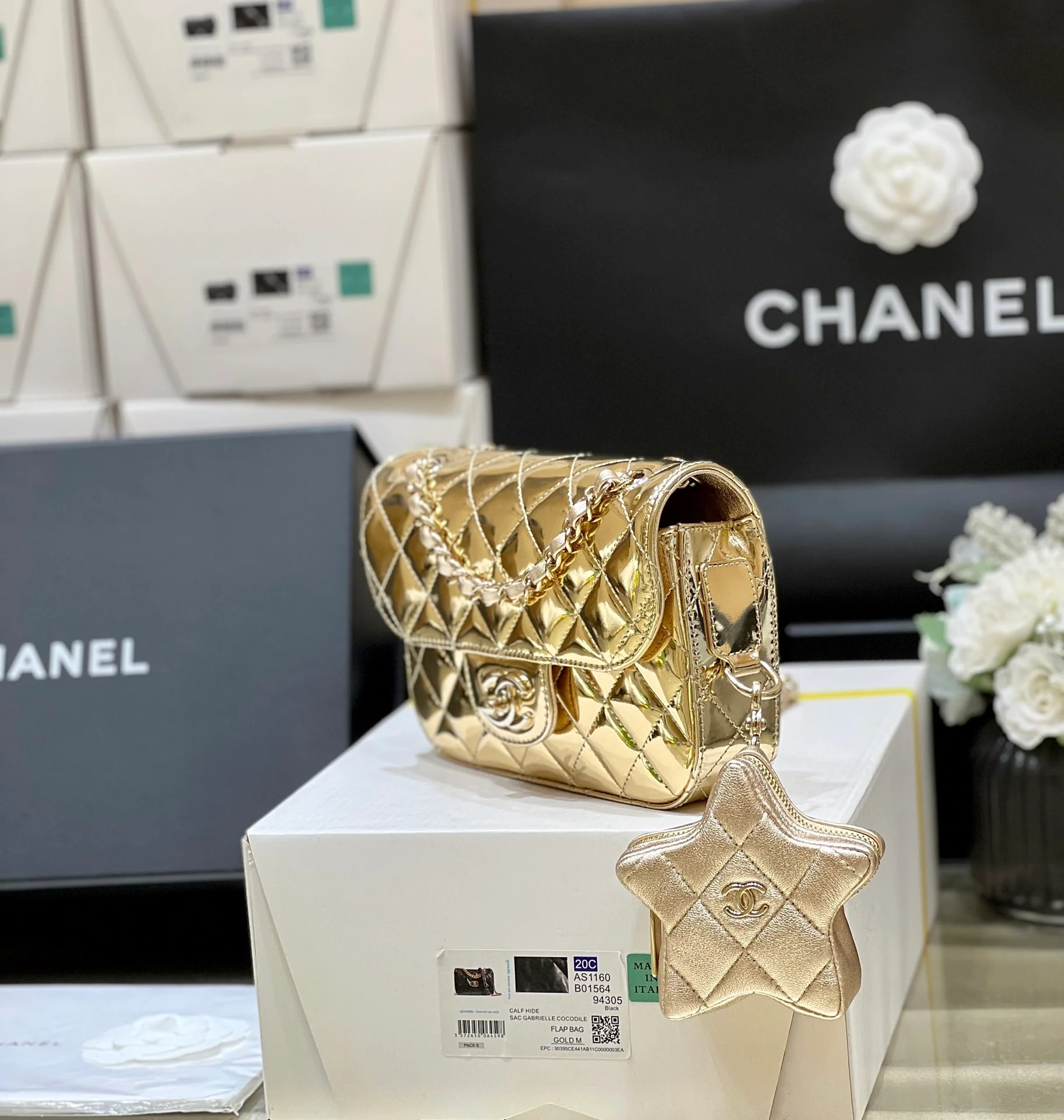 Весенняя коллекция Chanel 24c - Золотой кошелек для монет со звездным узором