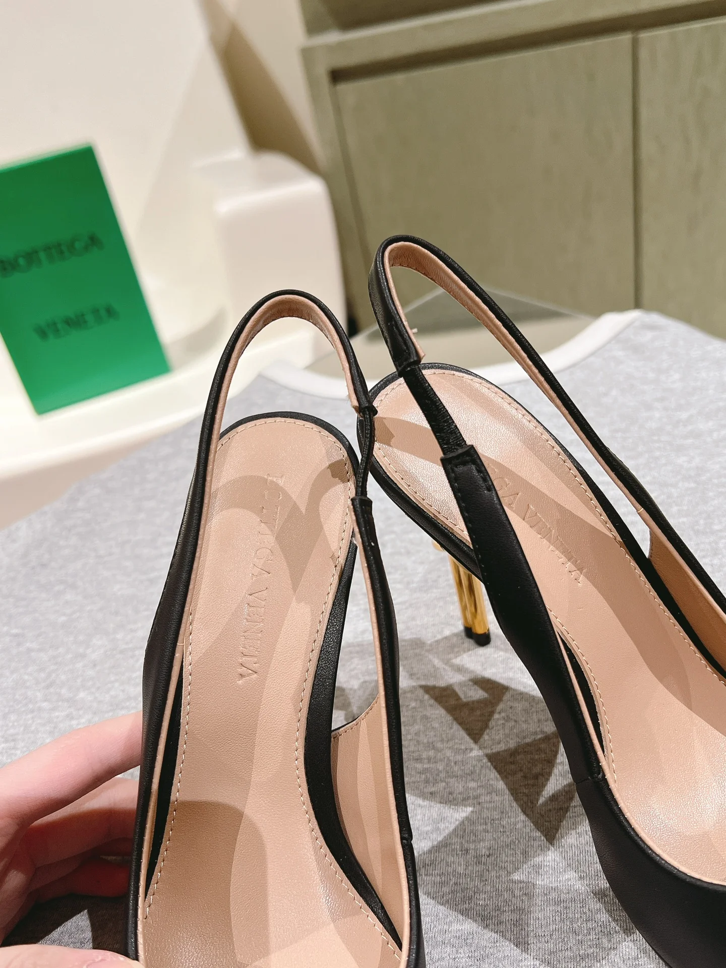 Туфли на высоком каблуке BV-2024 с металлизированным узором 