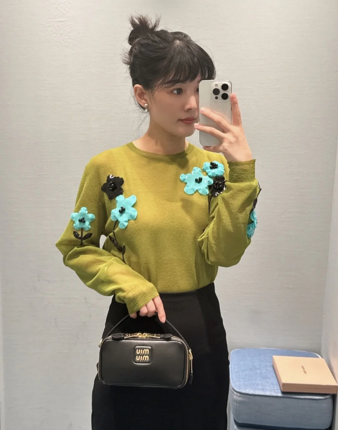 Сумка/кроссбоди для фотоаппарата Miu Miu из осенне-зимней коллекции - полностью кожаная, черная.