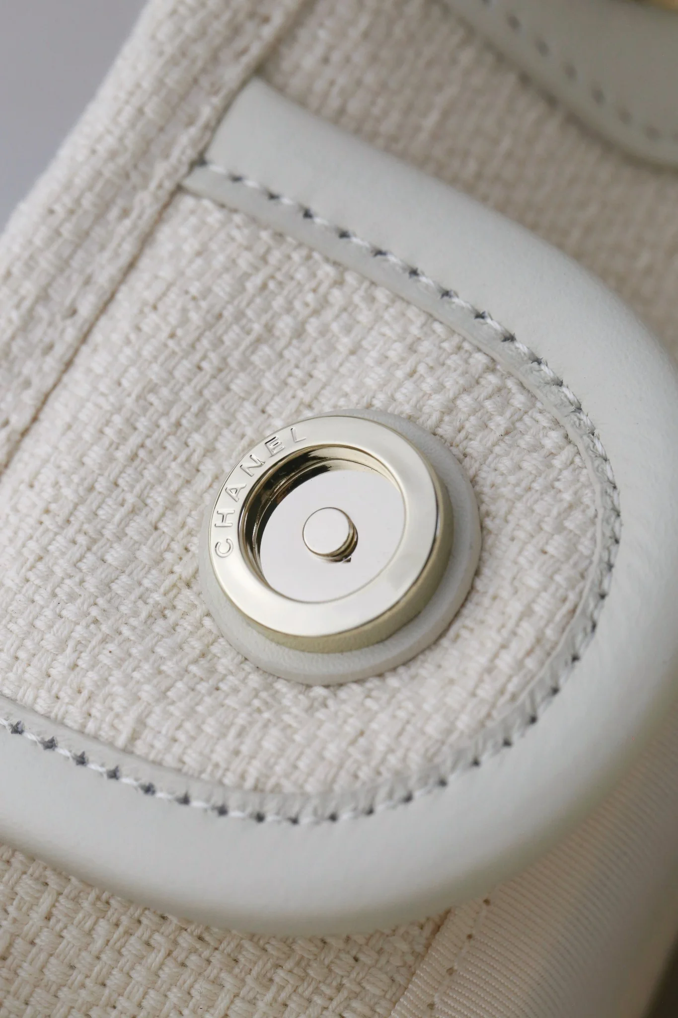 Пляжная сумка Chanel 25c, косметичка, ярко-желтая.