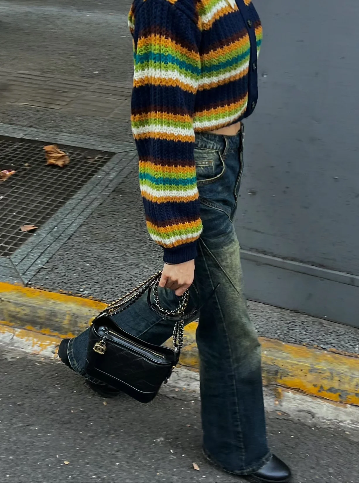 Маленькая сумка-хобо Chanel Garbielle - черная