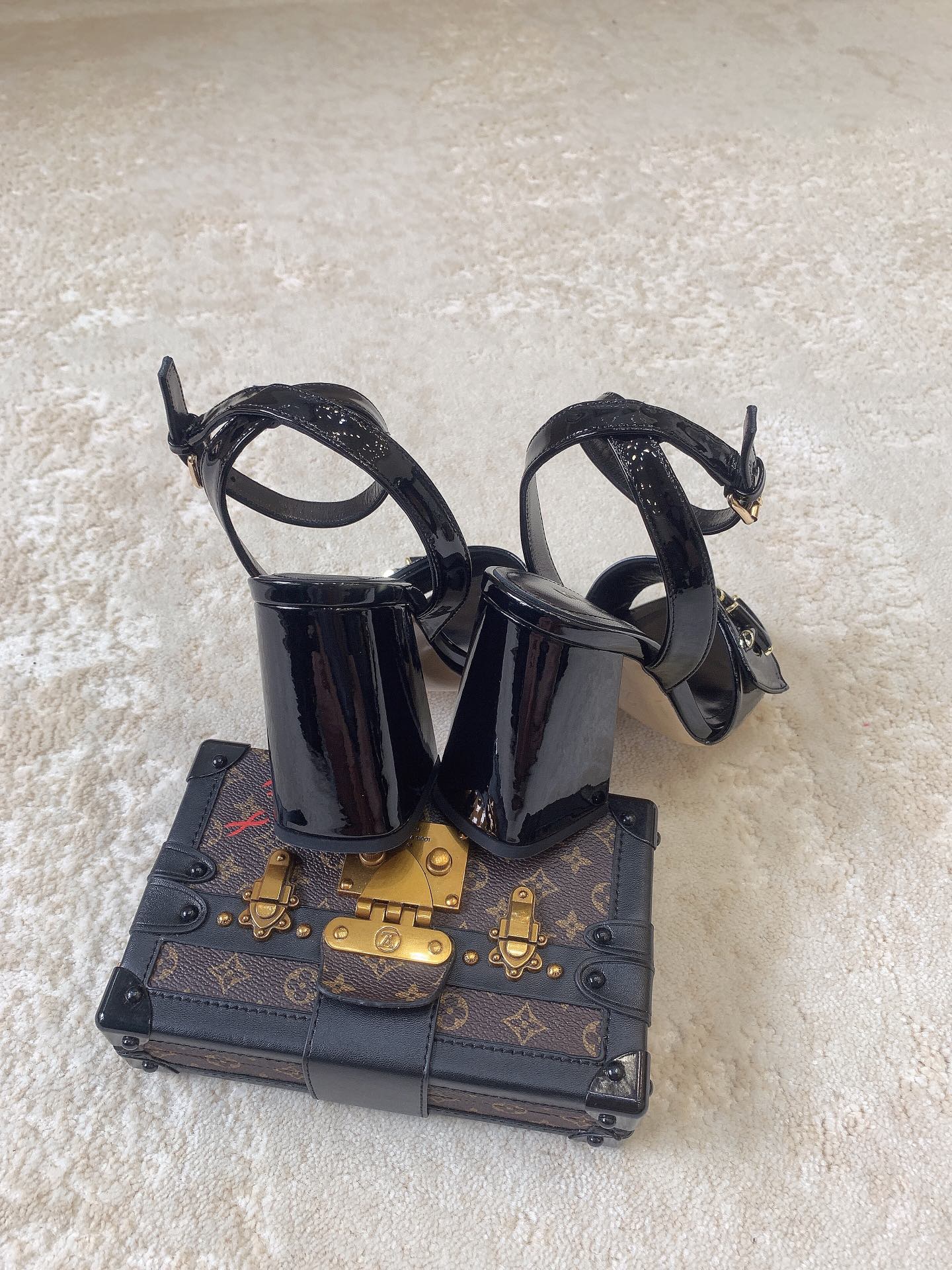 Новинка сезона весна/лето 2023 от LV - Босоножки на высоком каблуке - Черные