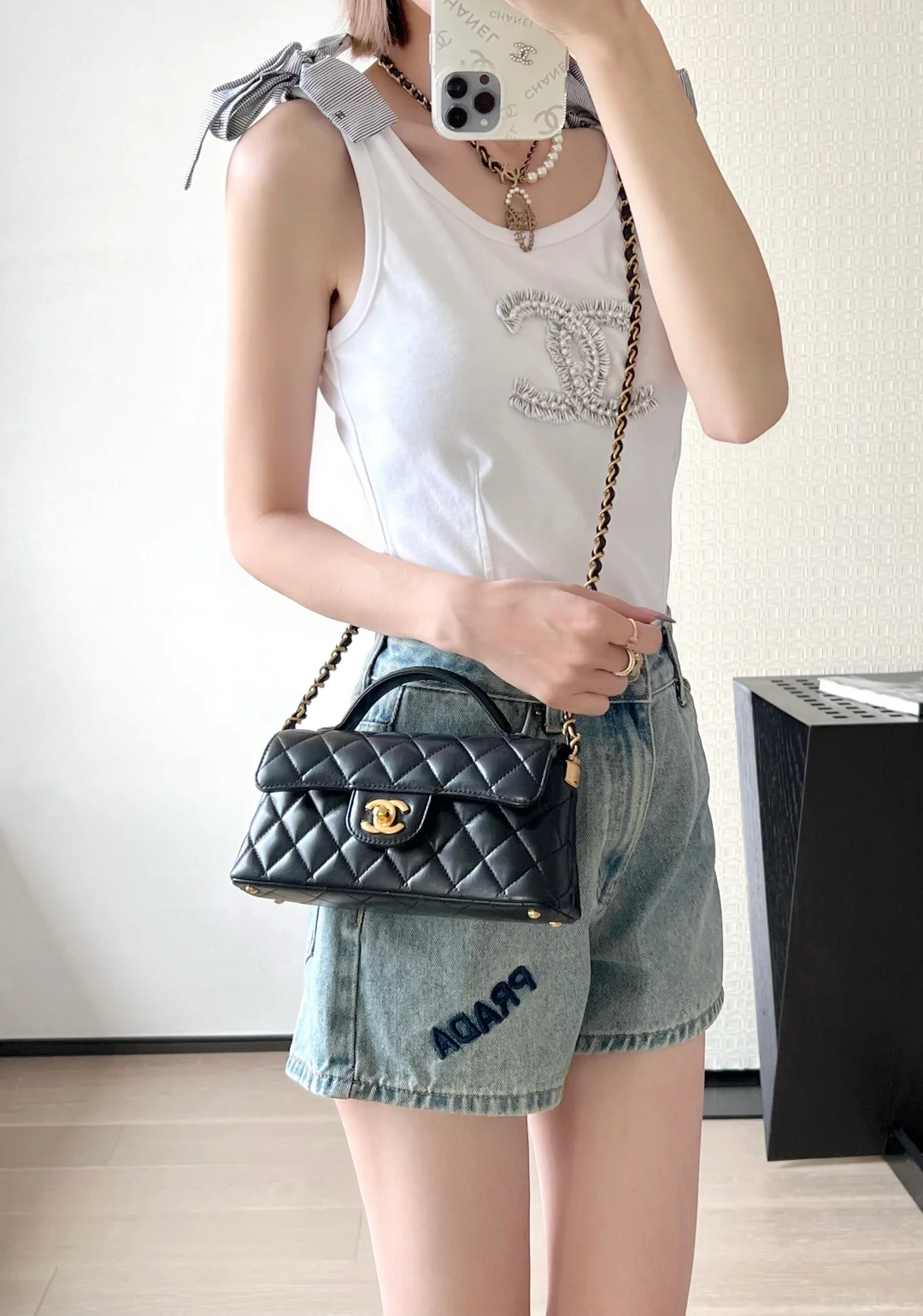 Мини-юбка Chanel Kelly из шерсти, черная, 25 пенсов.