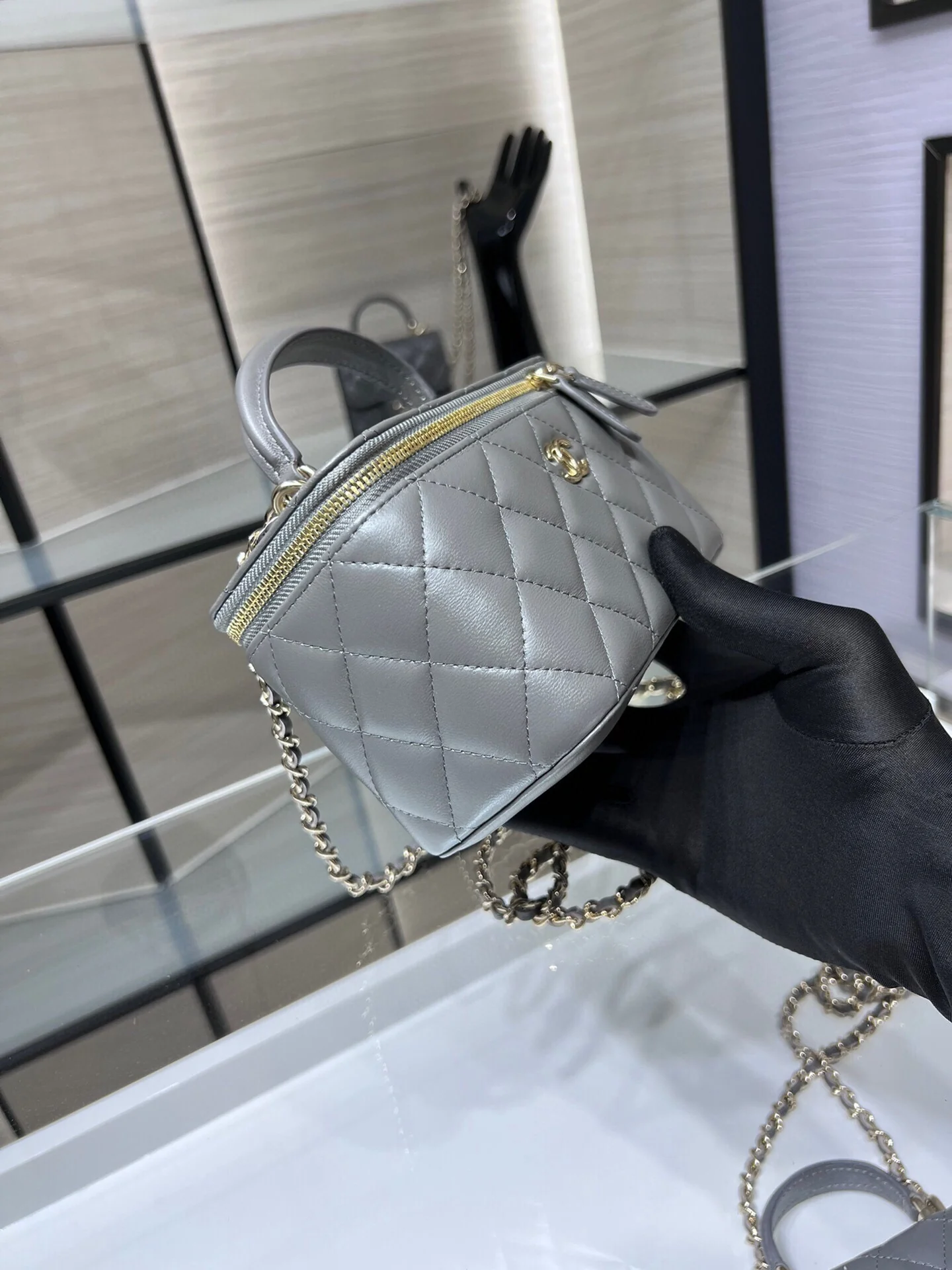 Футляр для помады Chanel 2022 Métiers d'Art - квадратная коробка - серый