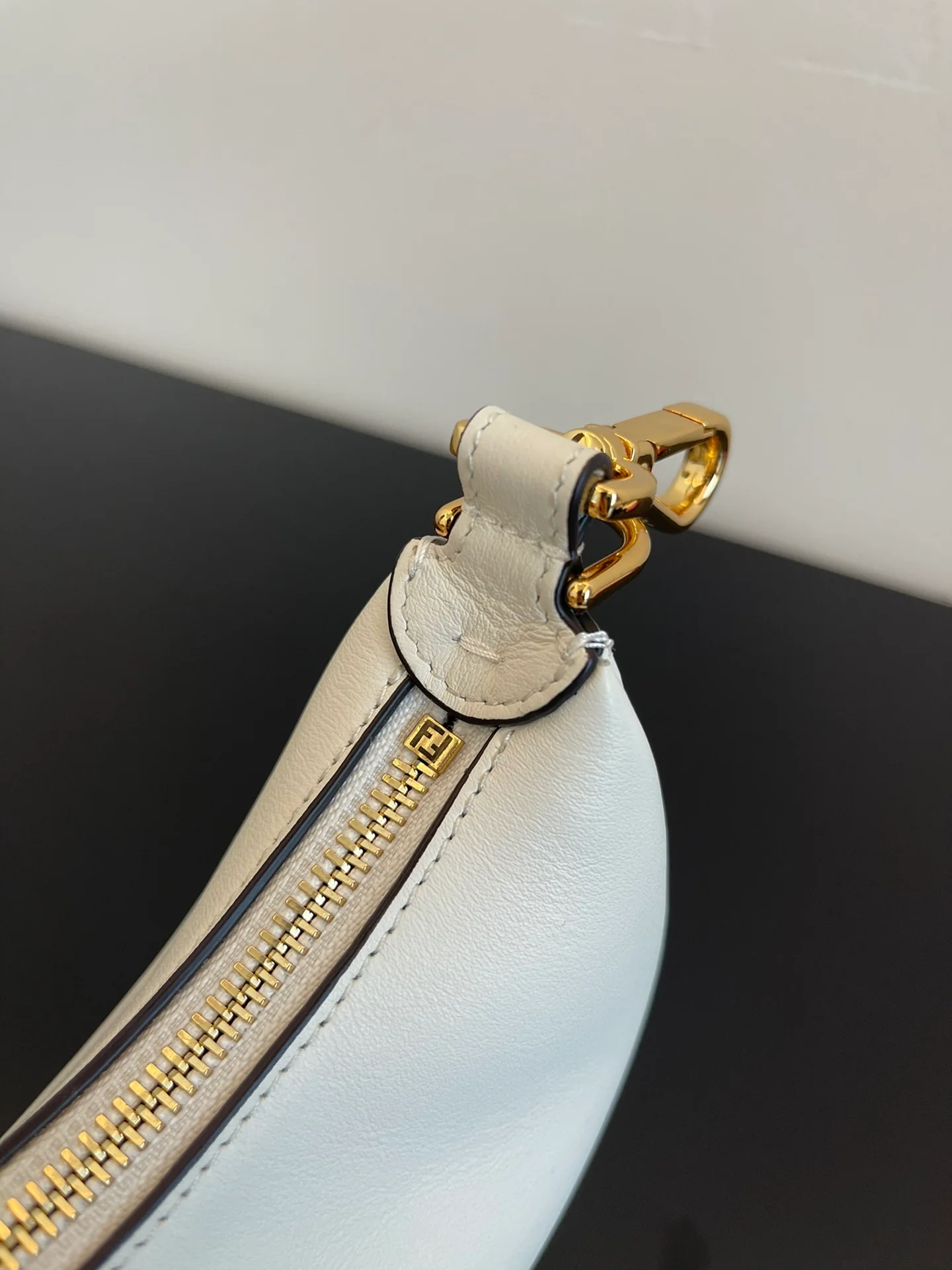 Fendi-fendigraphy - Миниатюрная белая кожаная сумка через плечо