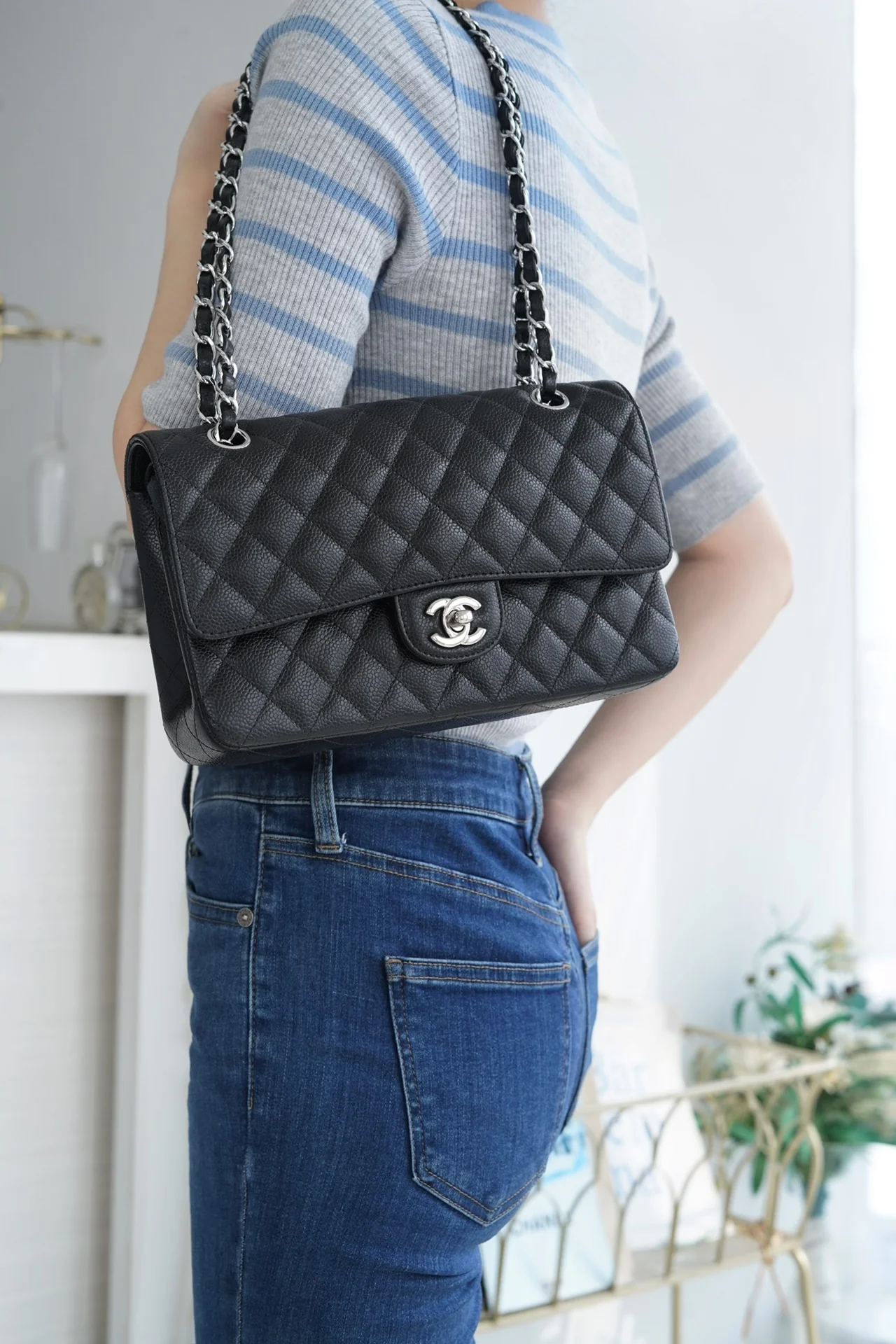 Chanel Classic Flap Caviar Black Medium