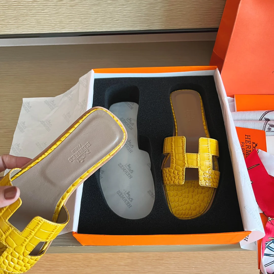 Сандалии Hermes-h на плоской подошве с крокодиловым рисунком - 2