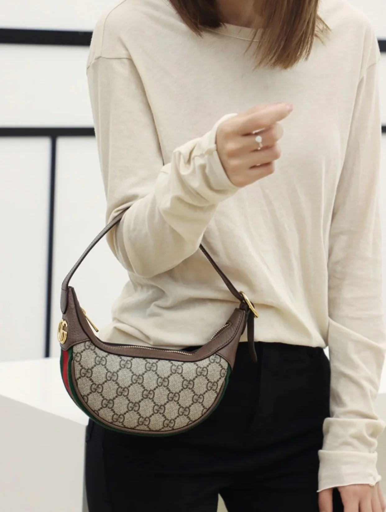 Сумка-подмышка Gucci из серии ?Офидия?