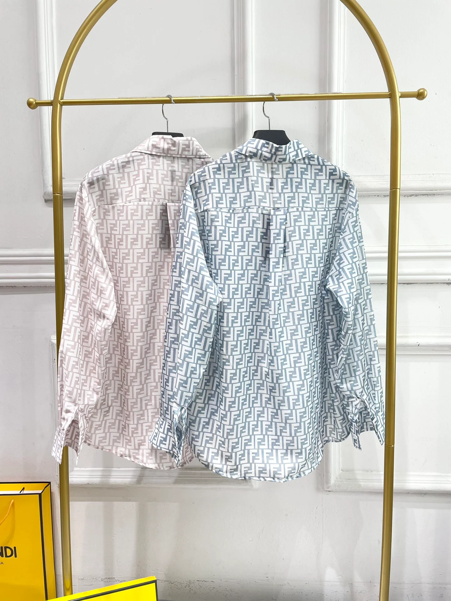 Fendi-2403 - Весна/Лето. Новая рубашка из хлопка и льна с цифровым принтом, легкая.