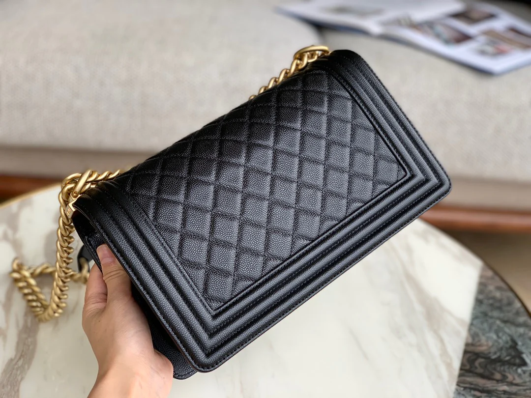 Chanel-boy-25cm-9