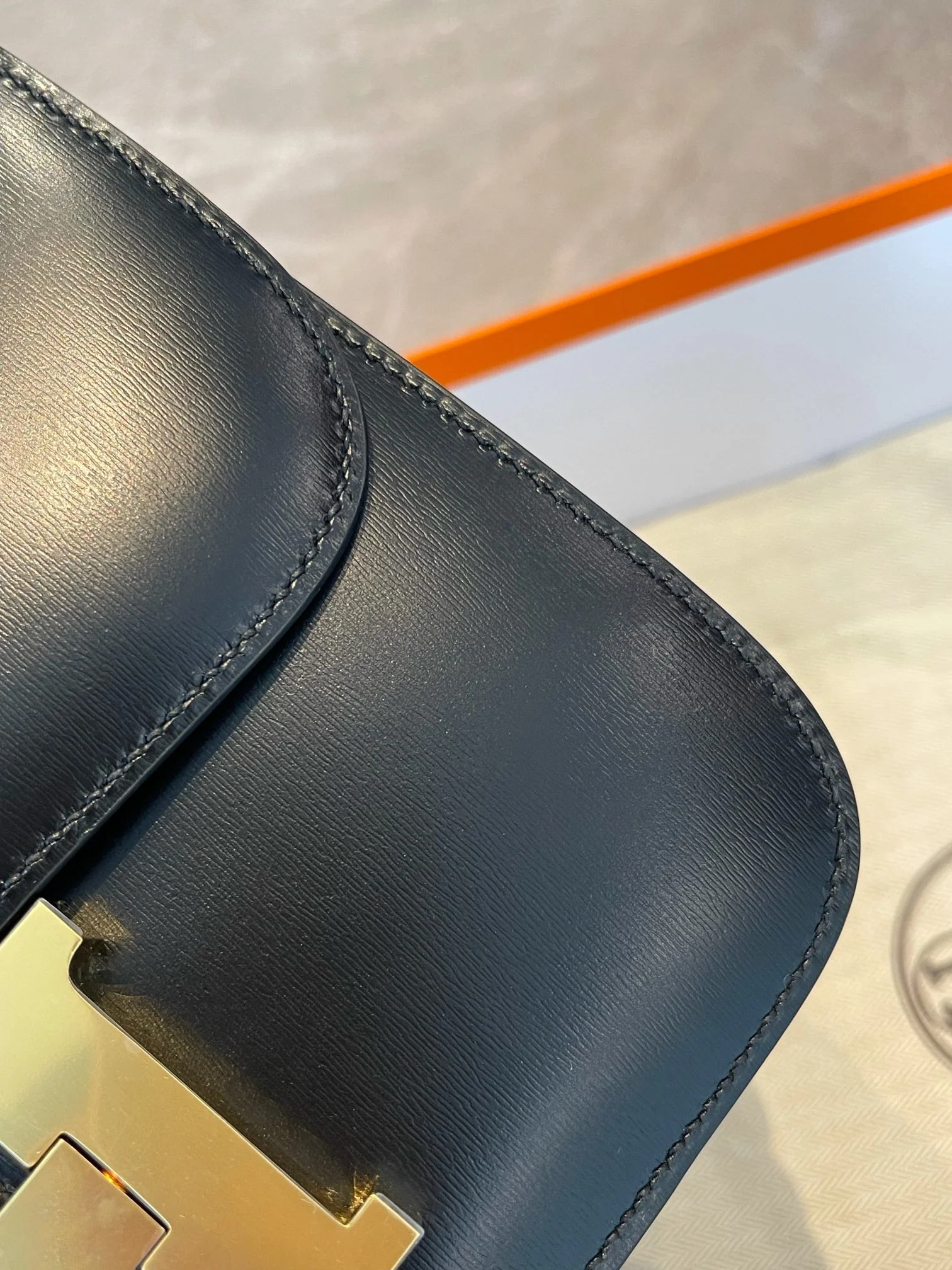 Коробочка Hermes Constance 24 - черная с золотой пряжкой