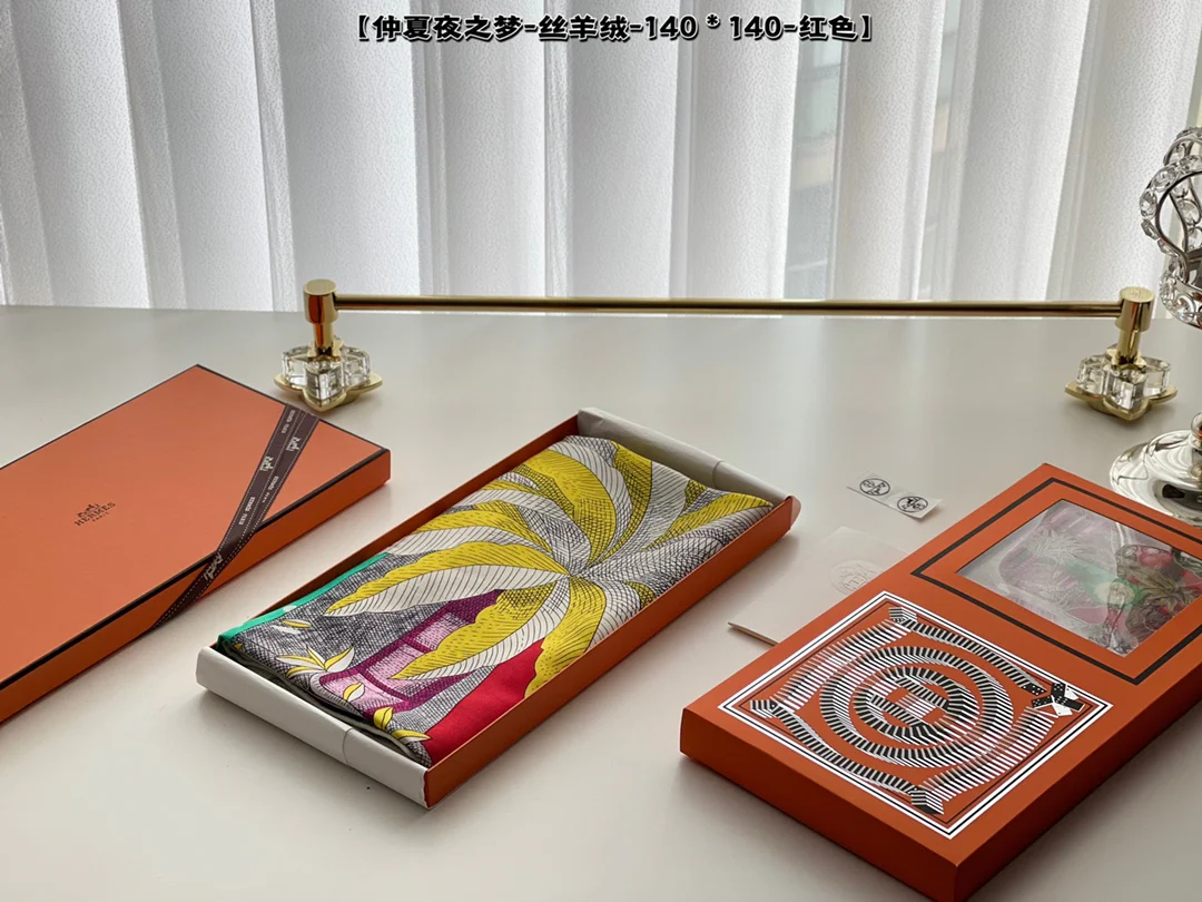 Шелково-кашемировый платок Hermes ?Сон в летнюю ночь?, 140 г.