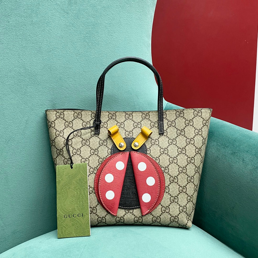 Детская сумка-тоут Gucci с рисунком божьей коровки.