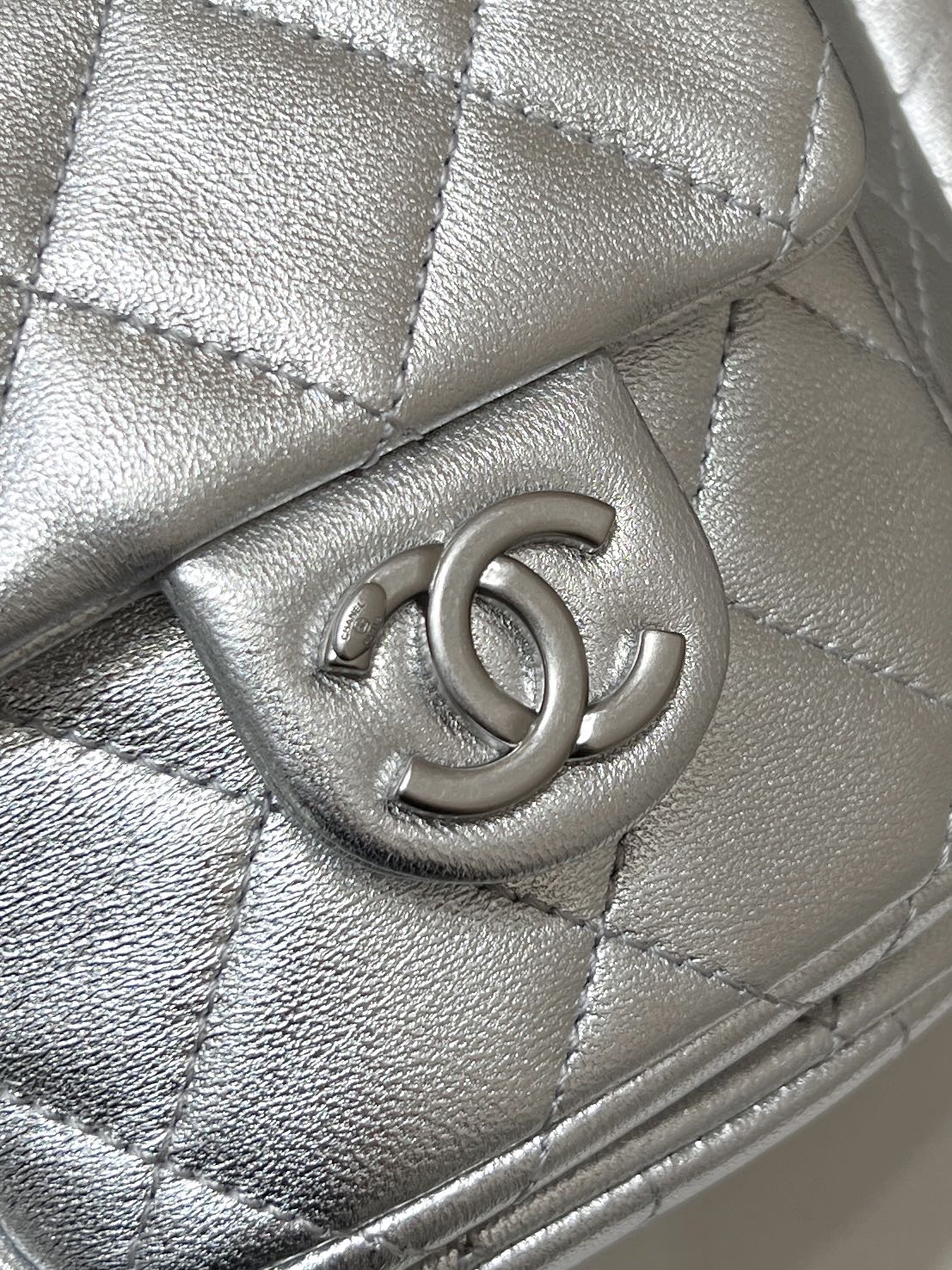 Рюкзак Chanel с двумя карманами - серебристый