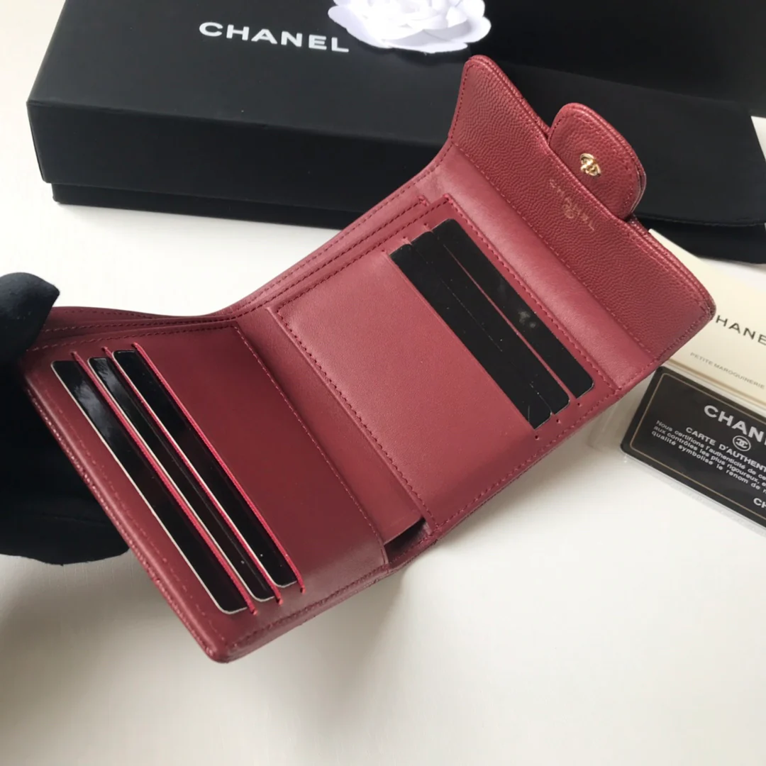 Chanel - Трехсекционный кошелек - Красная глянцевая кожа с золотой пряжкой