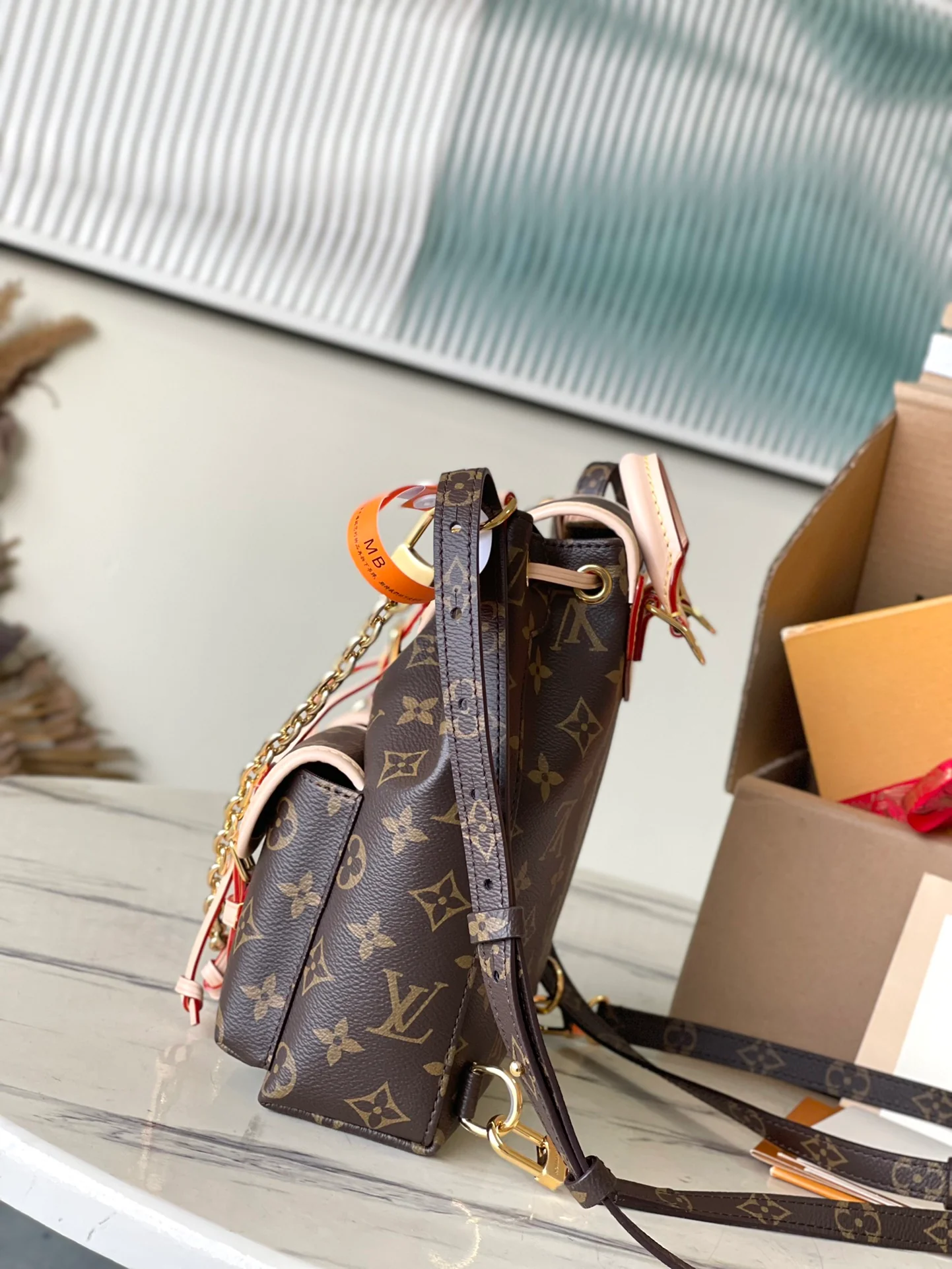 m46932-LV-excursion-backpack