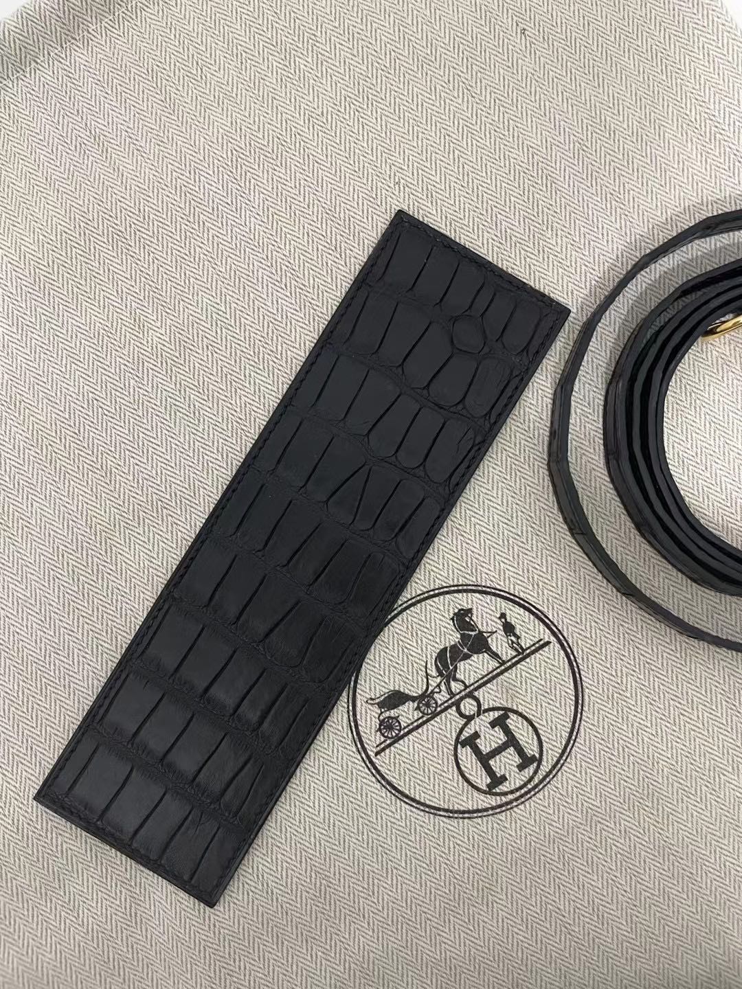 Hermes Kelly Danse, черная крокодиловая кожа с золотой пряжкой